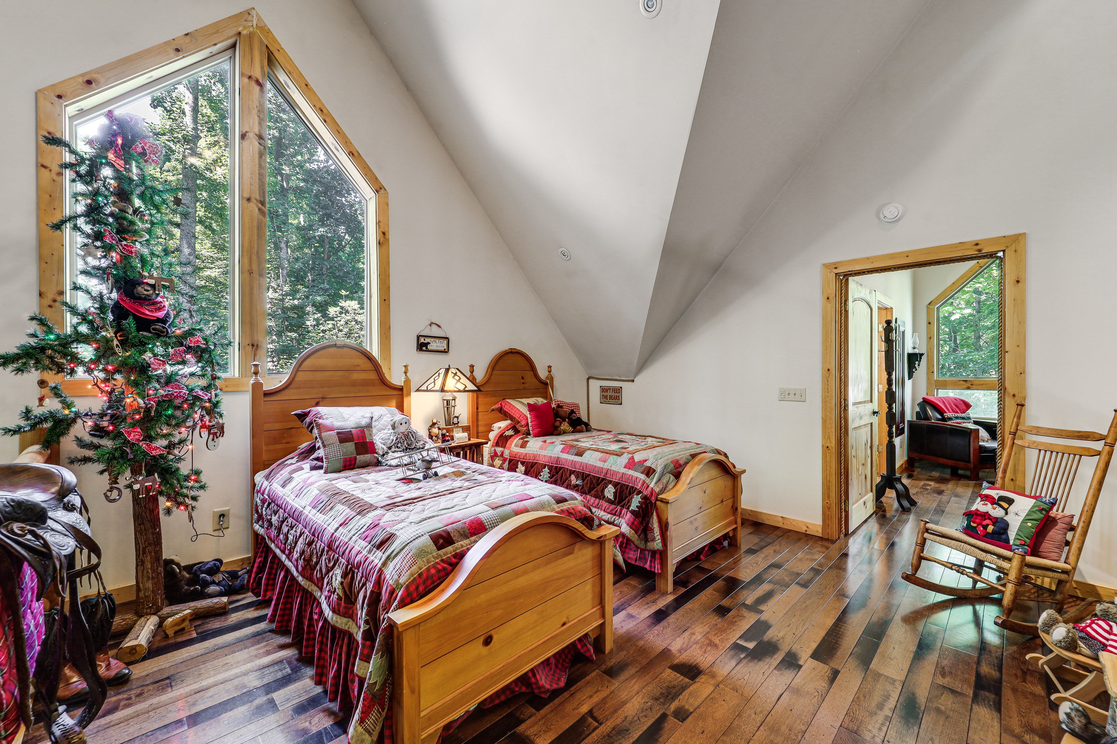 Loft | 2 Twin Beds | 2nd Floor