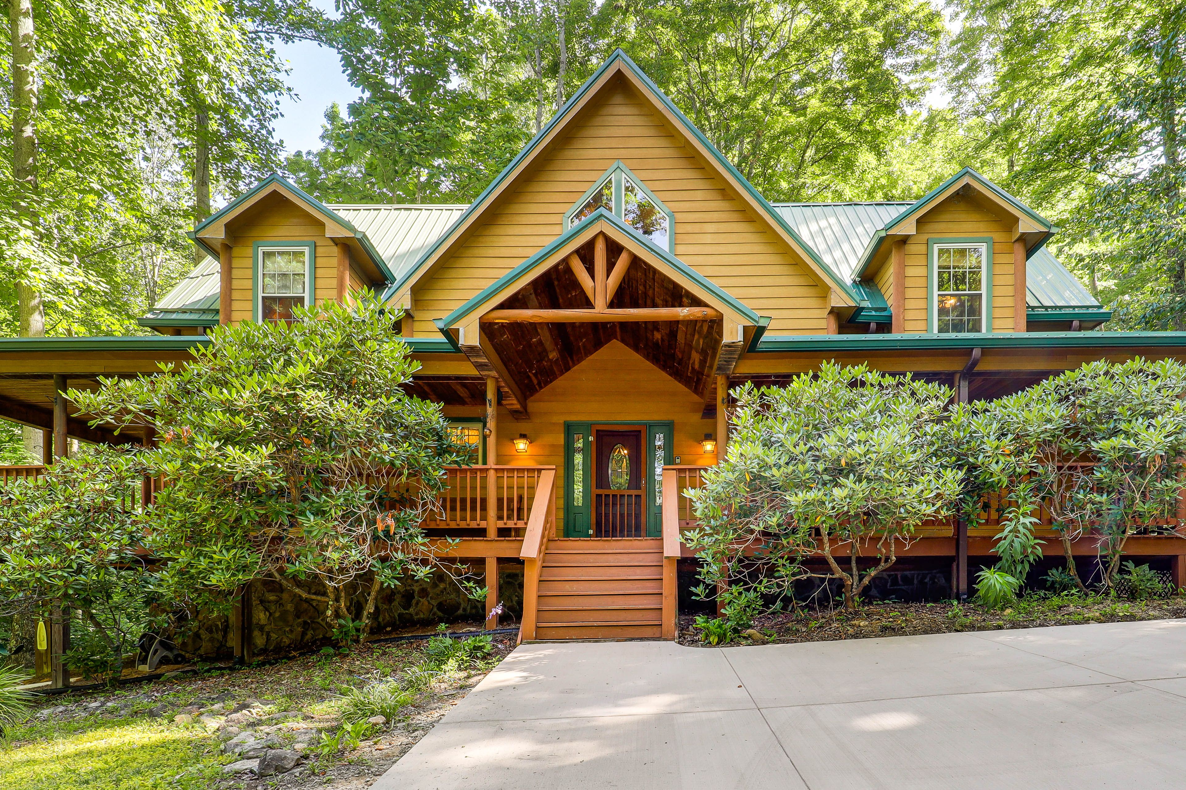 Bakersville Vacation Rental | 3BR | 2BA | 2,319 Sq Ft