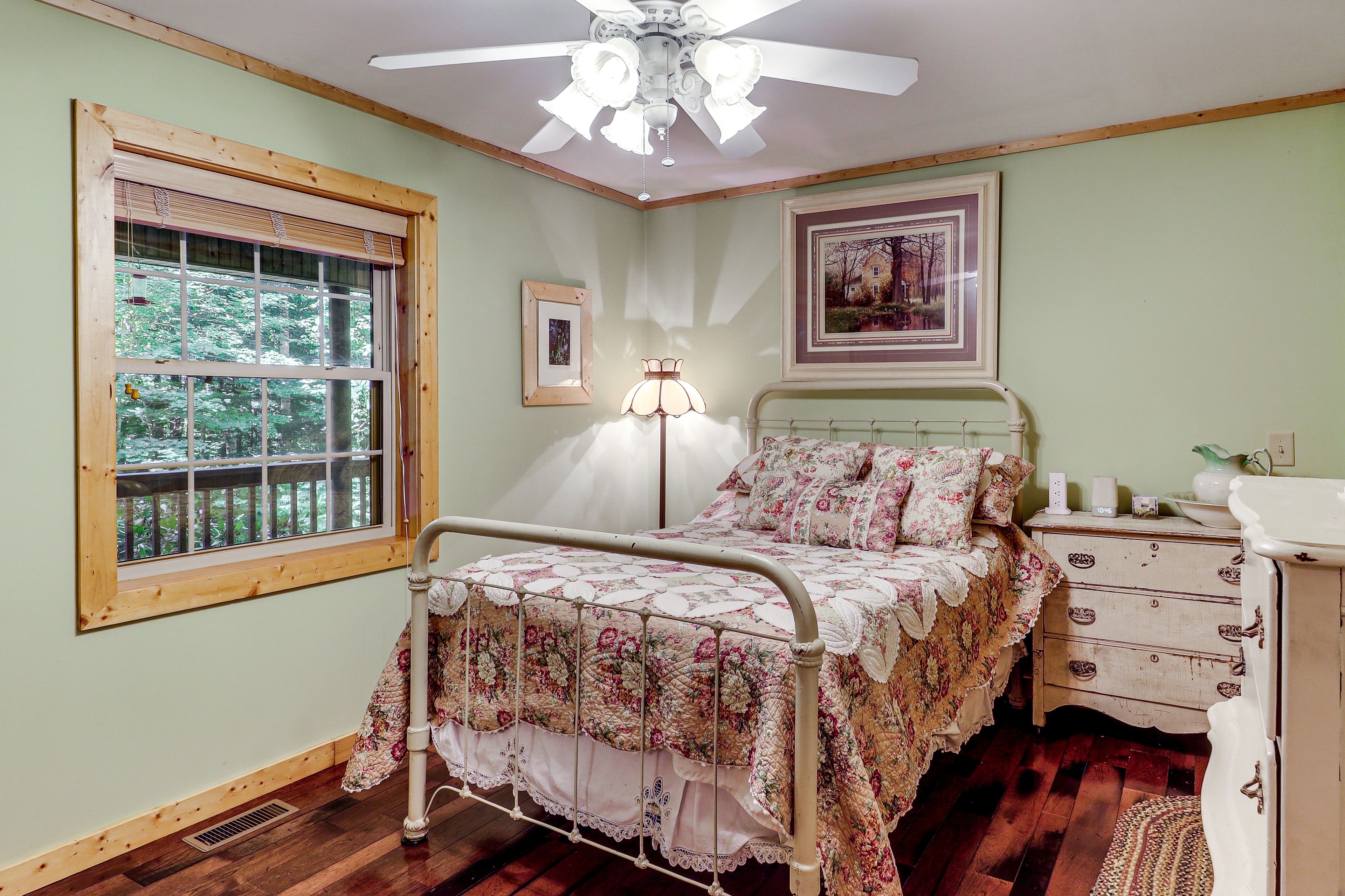 Bedroom 1 | Full Bed | 1st Floor