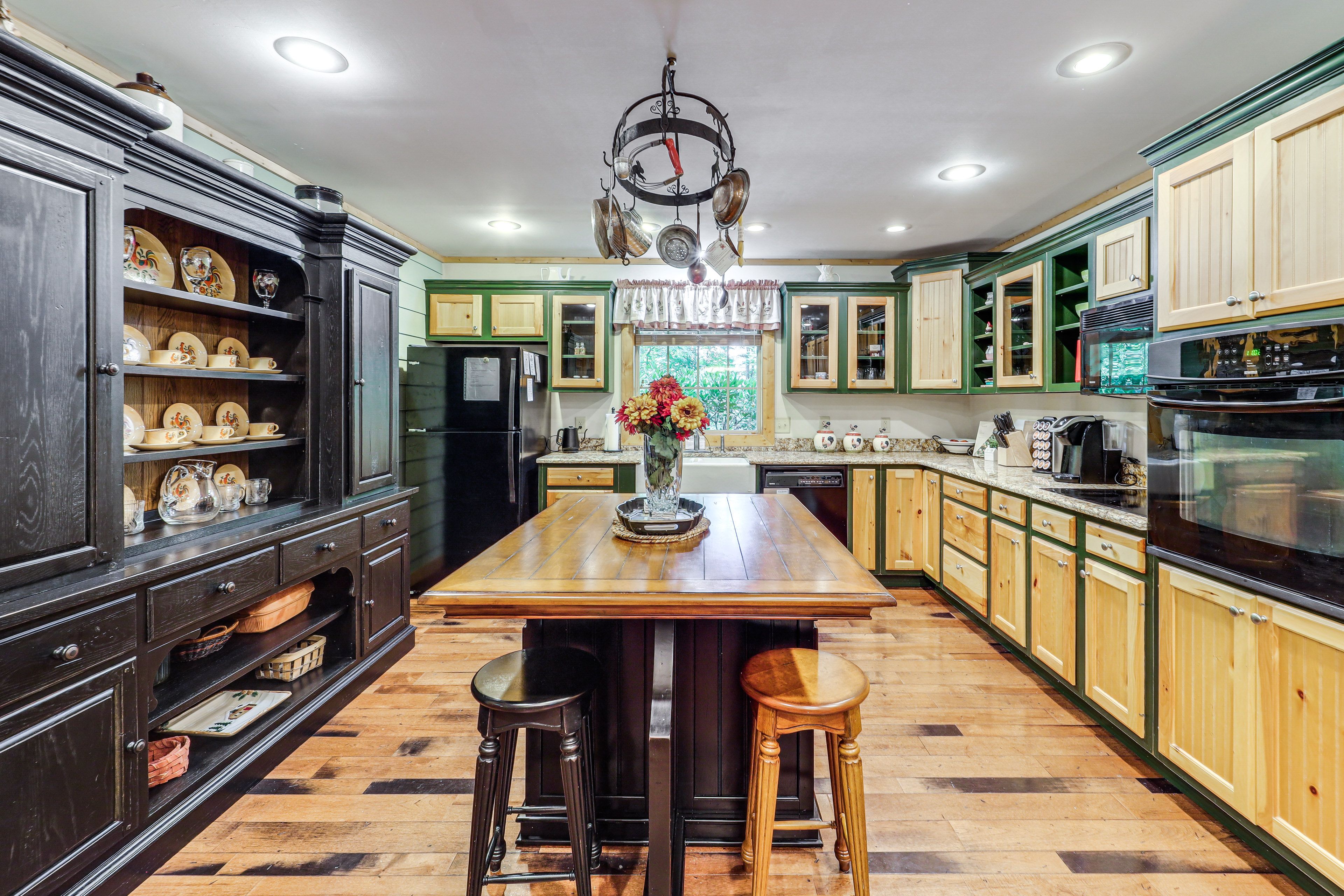 Kitchen | Heating & A/C | Free WiFi