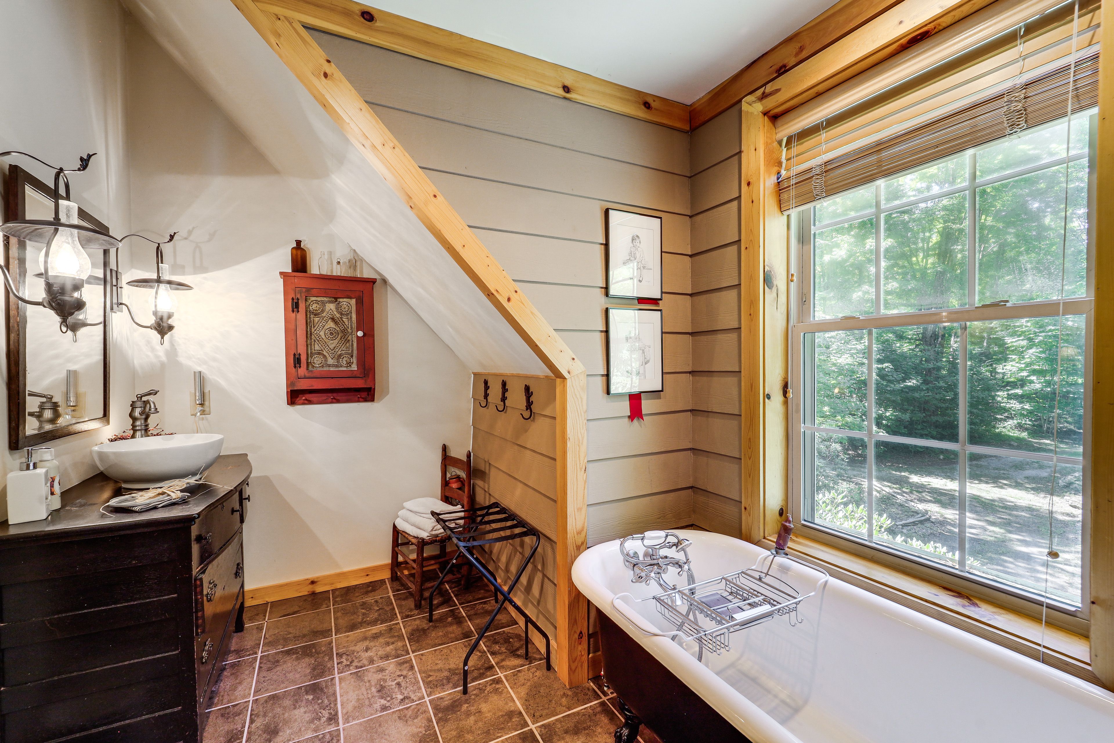 En-Suite Bathroom | 2nd Floor