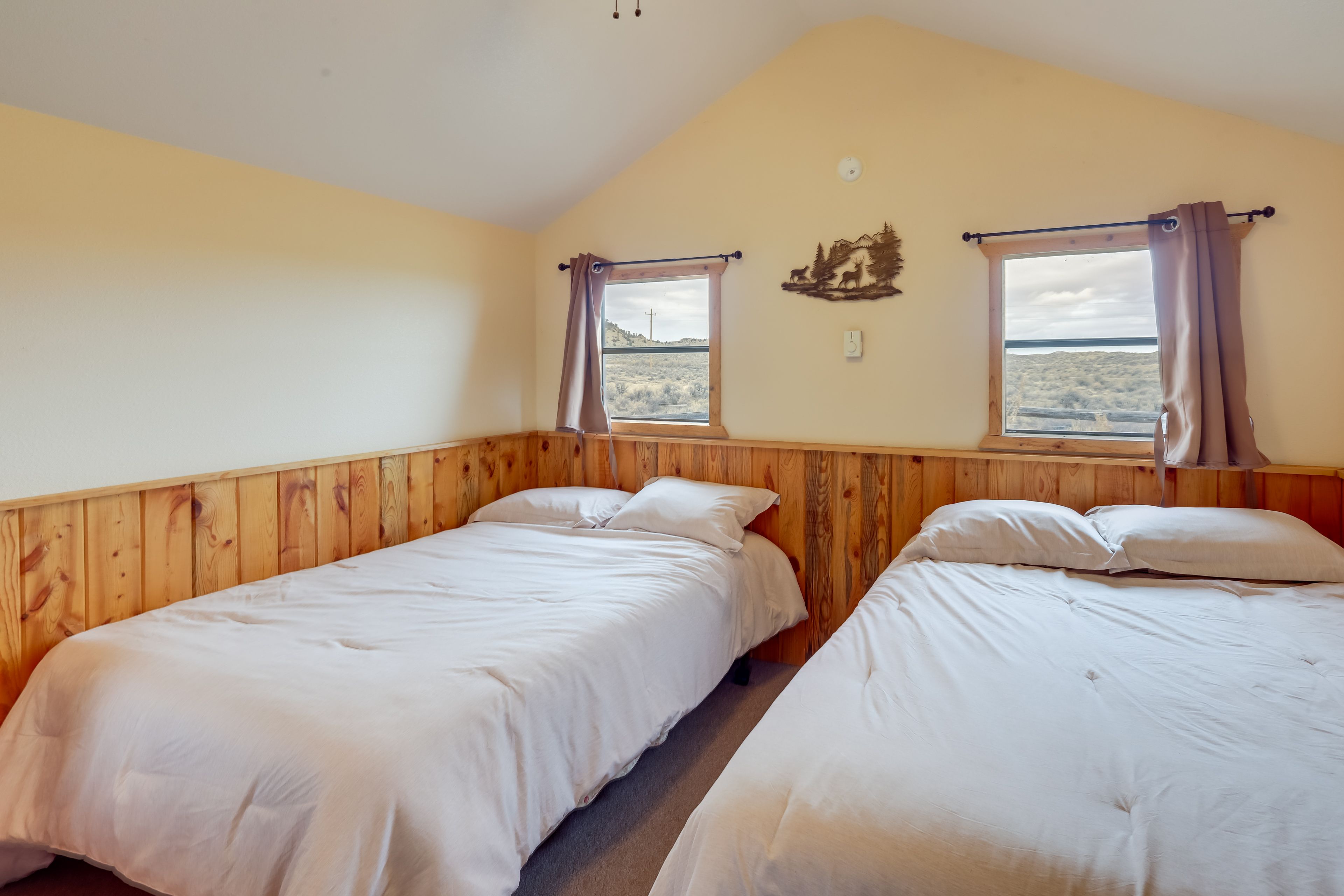 Studio | 2 Queen Beds