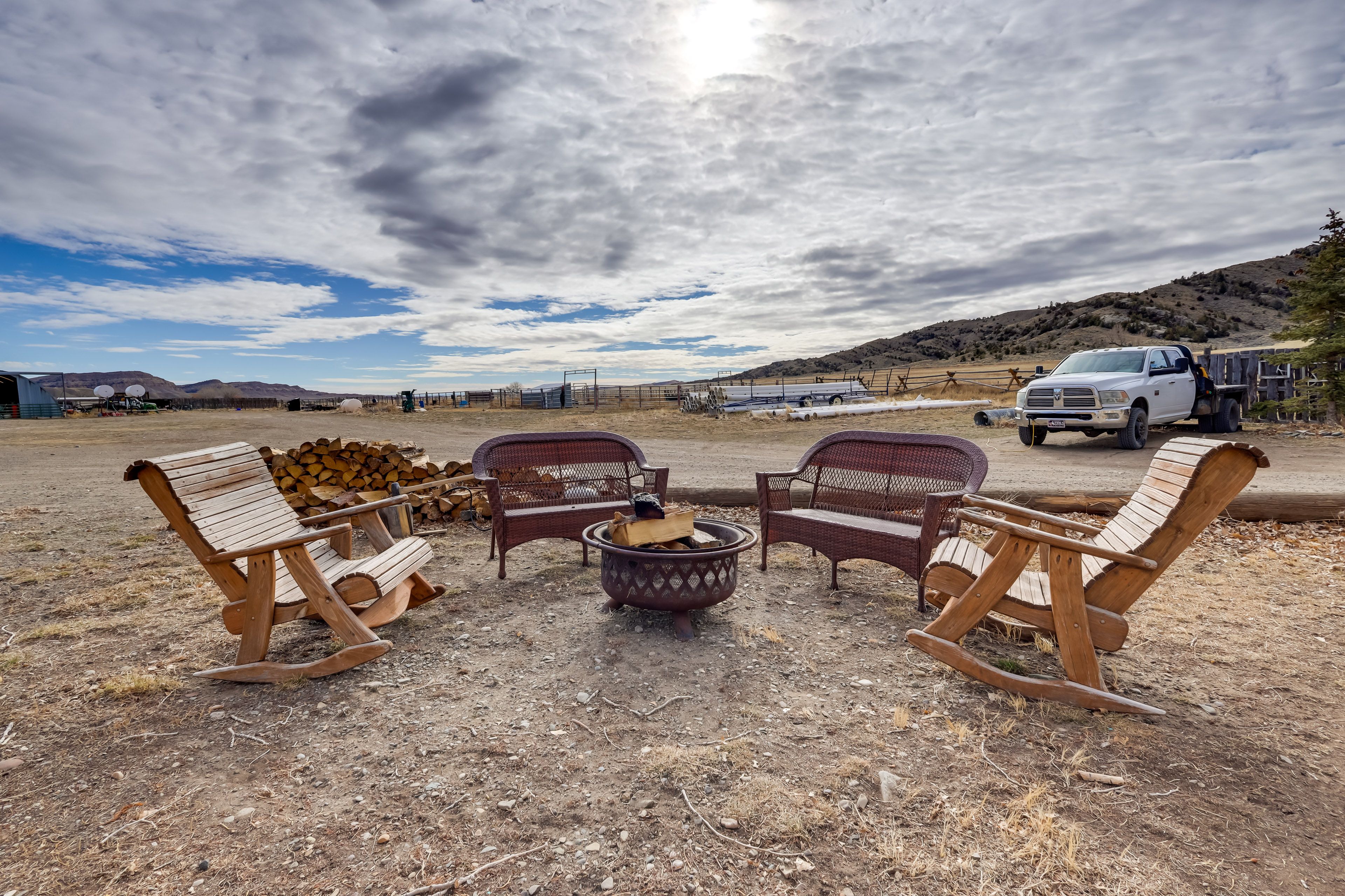 Sonrise Grass Creek Guest Ranch Community Amenities | Fire Pit