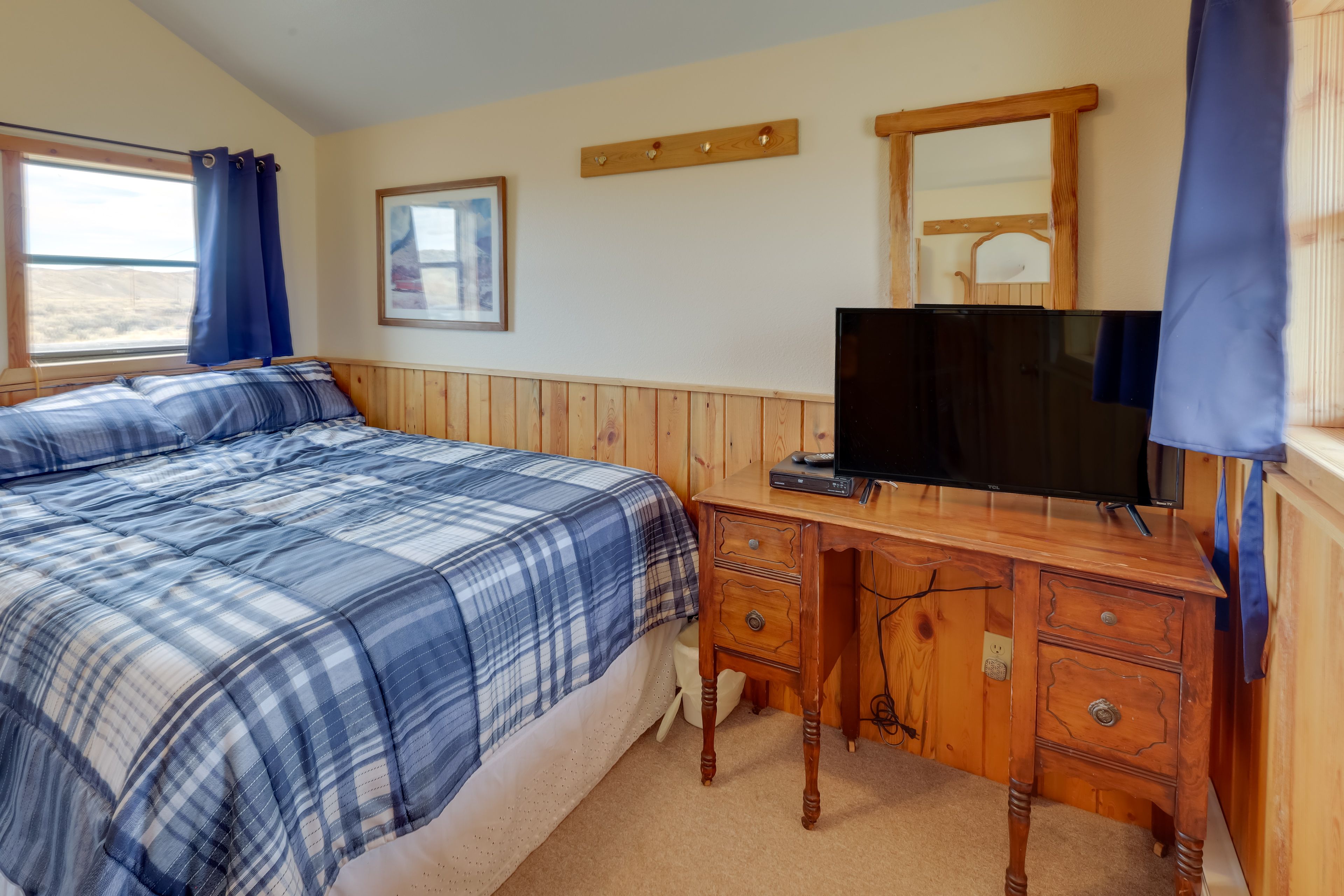 Studio | Queen Bed | Twin Bunk Bed