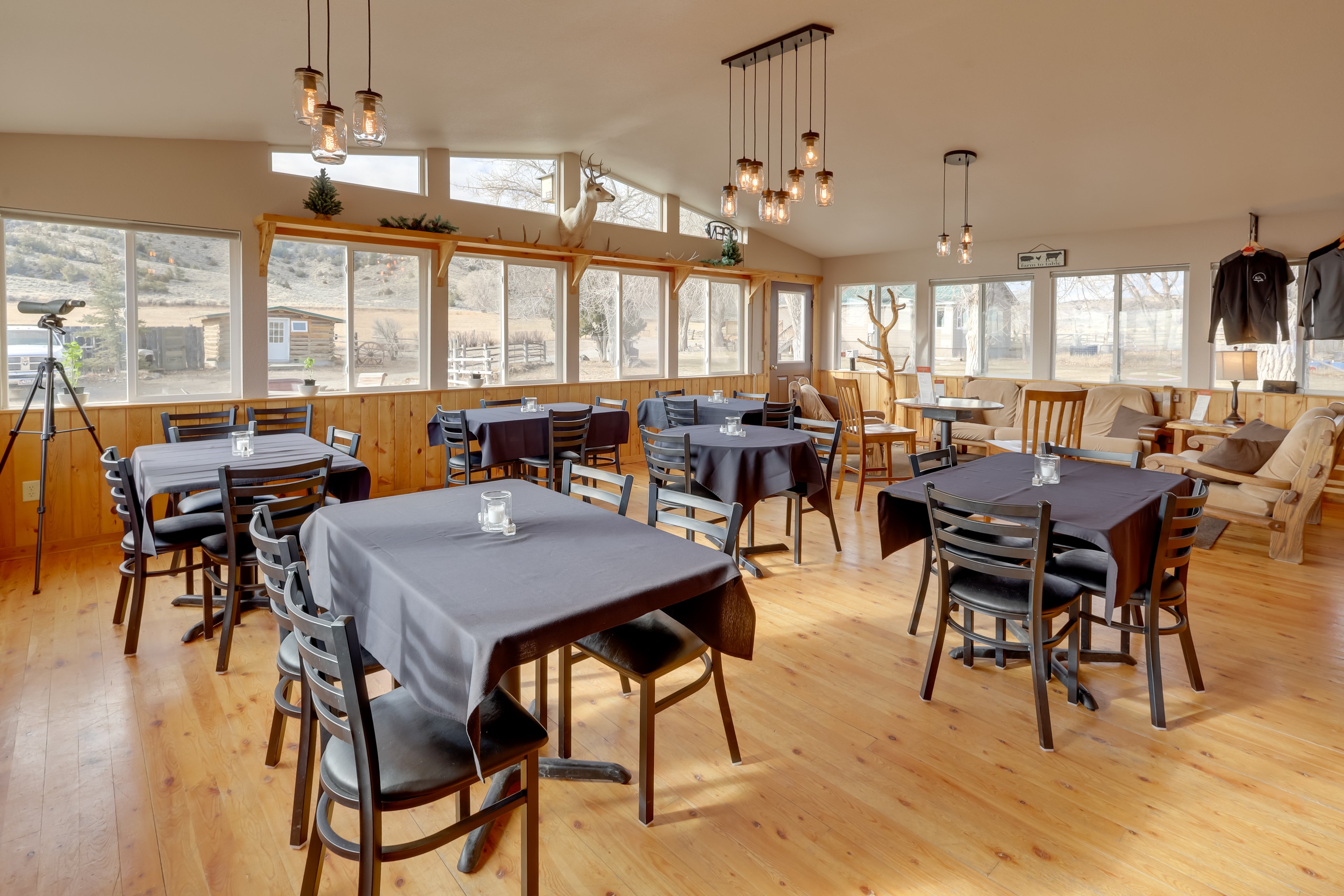 Community Dining Hall | Bar