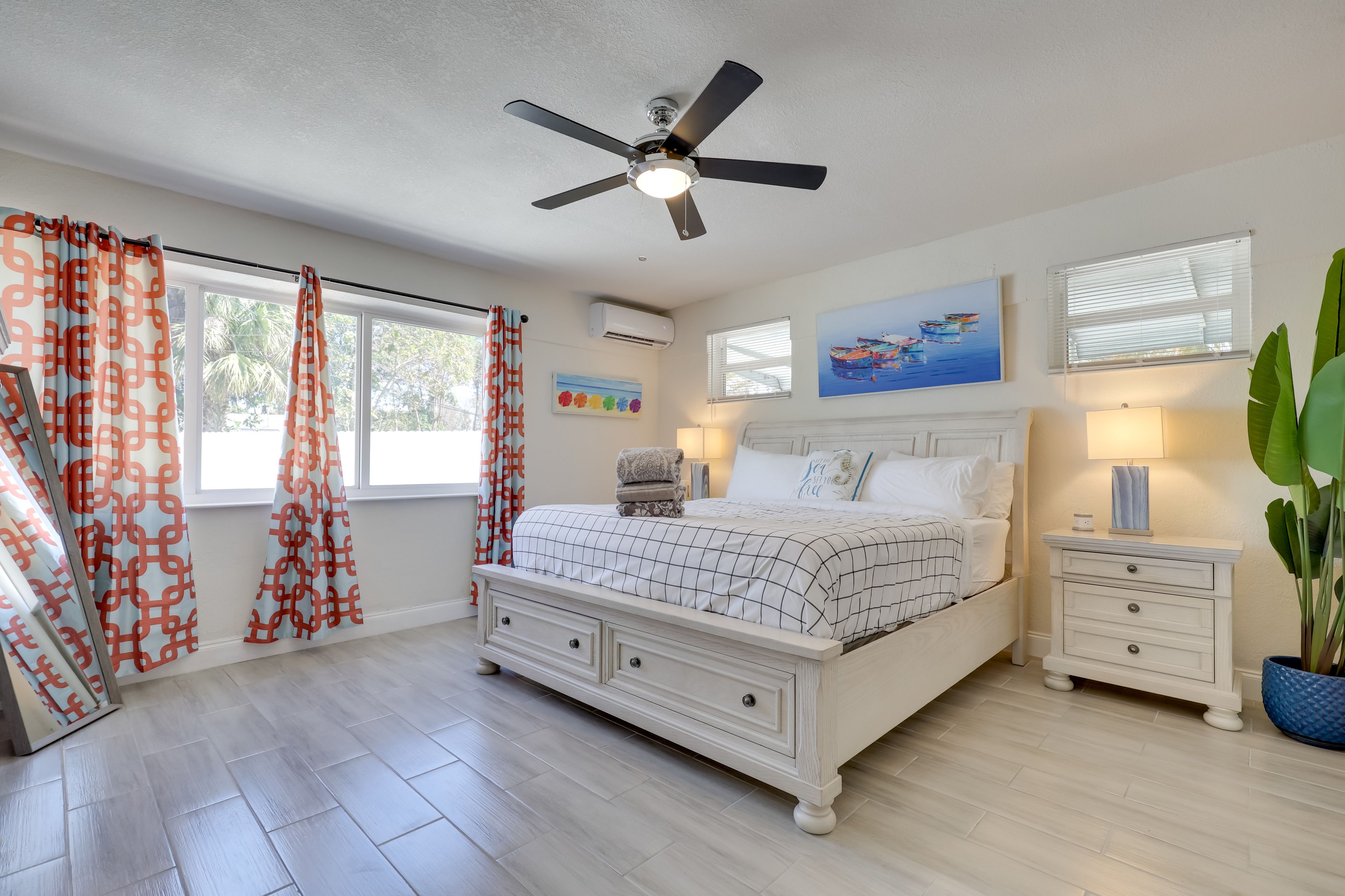 Bedroom 1 | King Bed