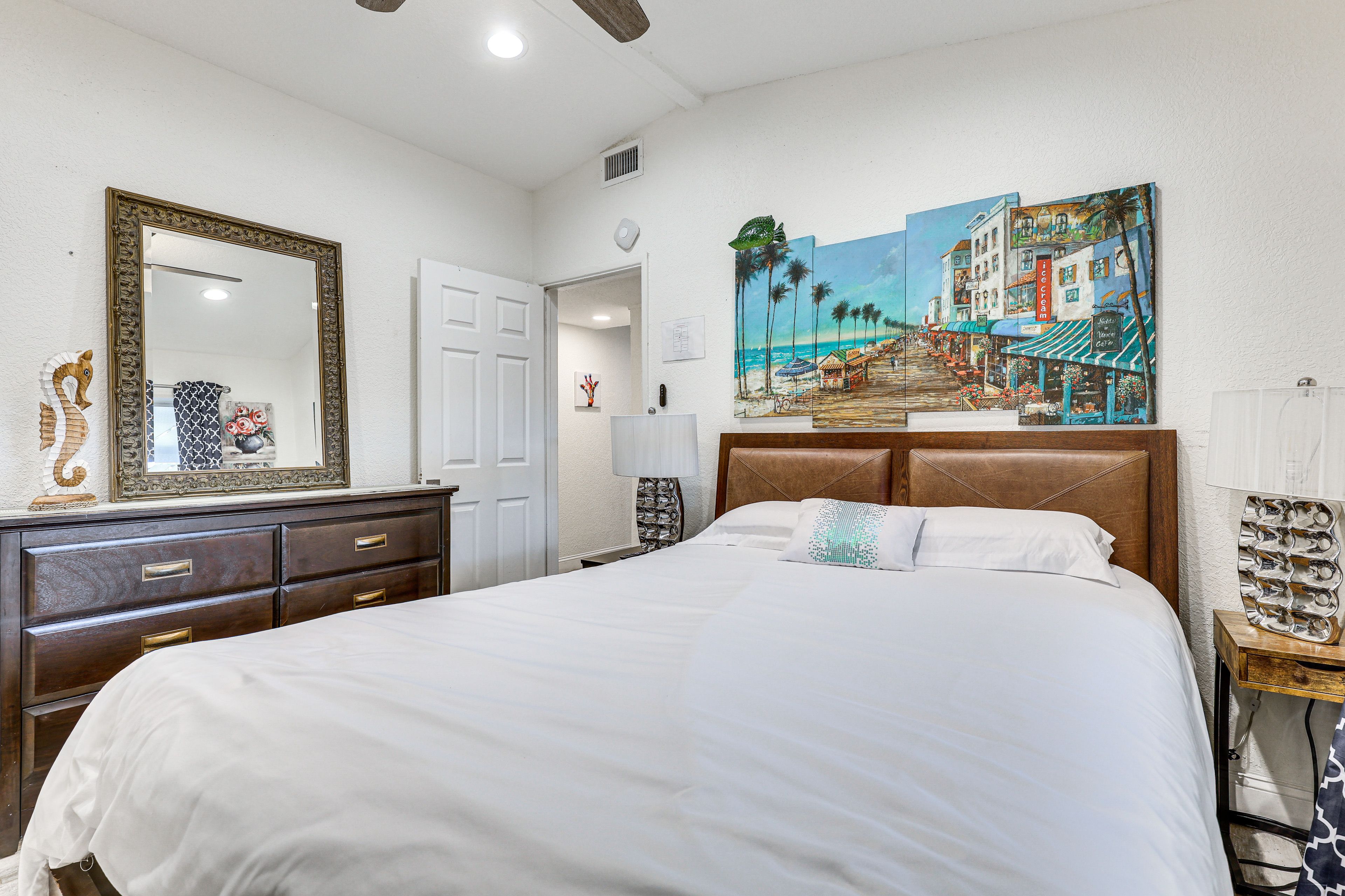 Bedroom 3 | Queen Bed