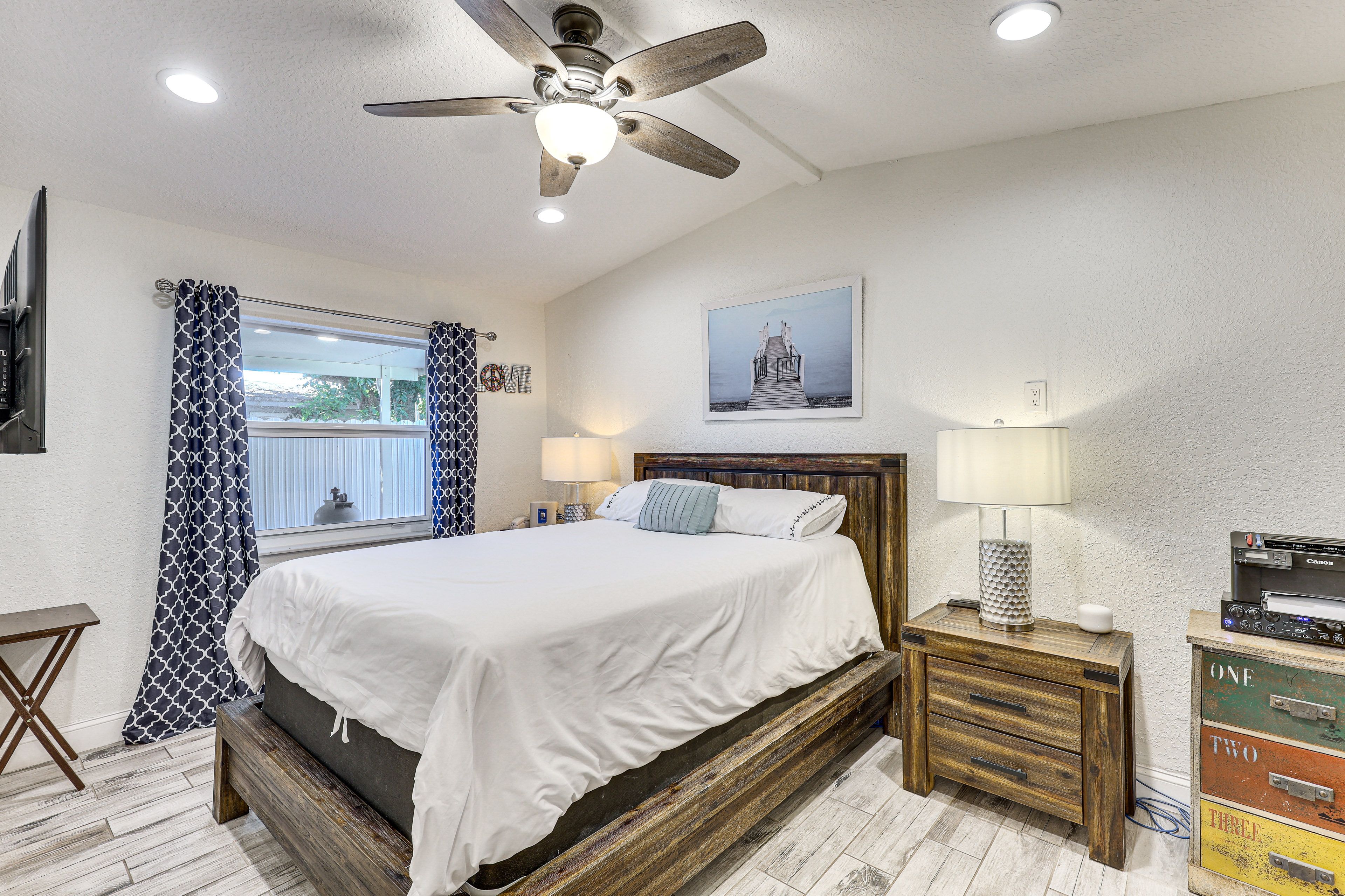 Bedroom 4 | Queen Bed