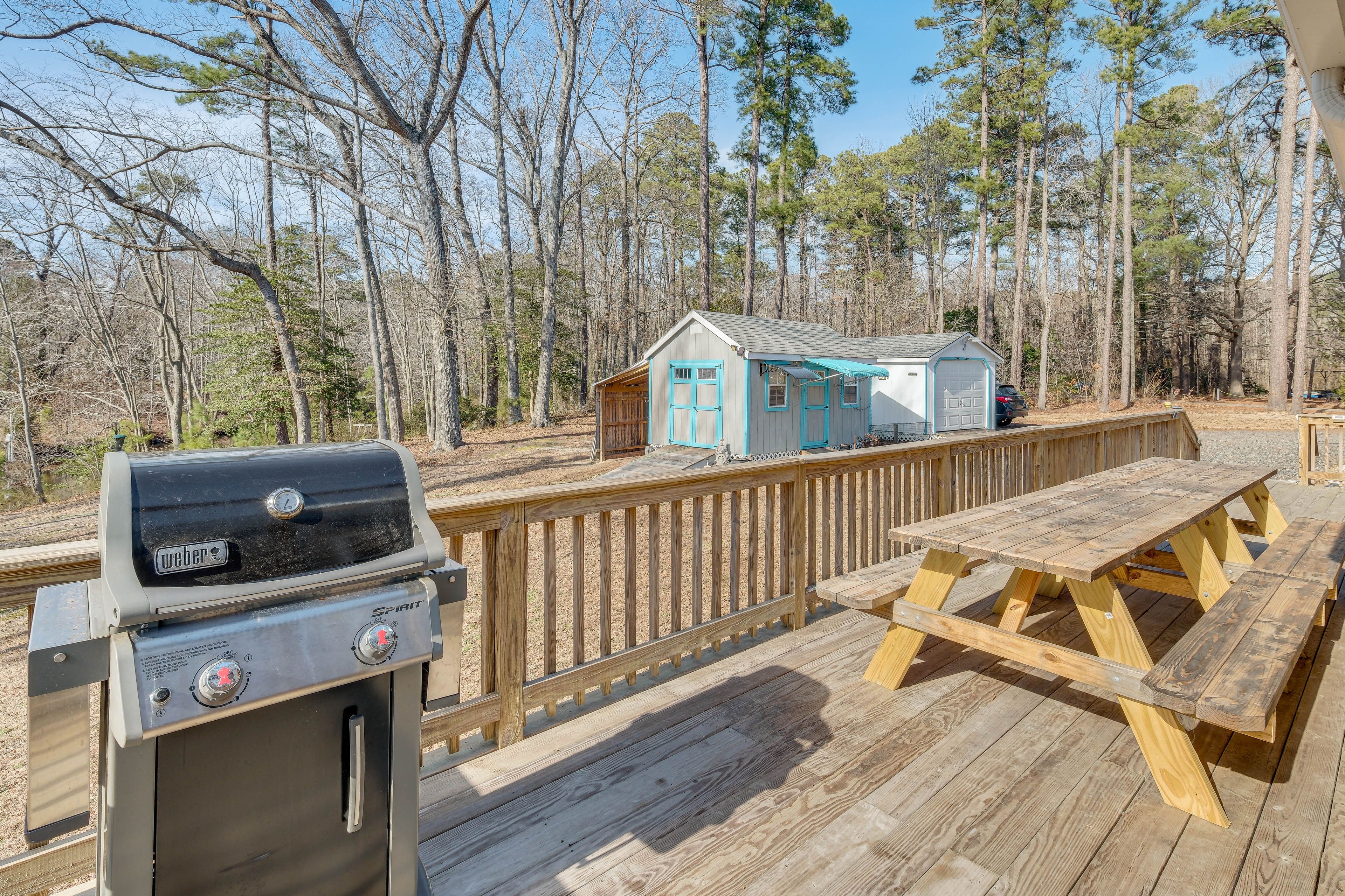 Deck | Gas Grill | Outdoor Dining