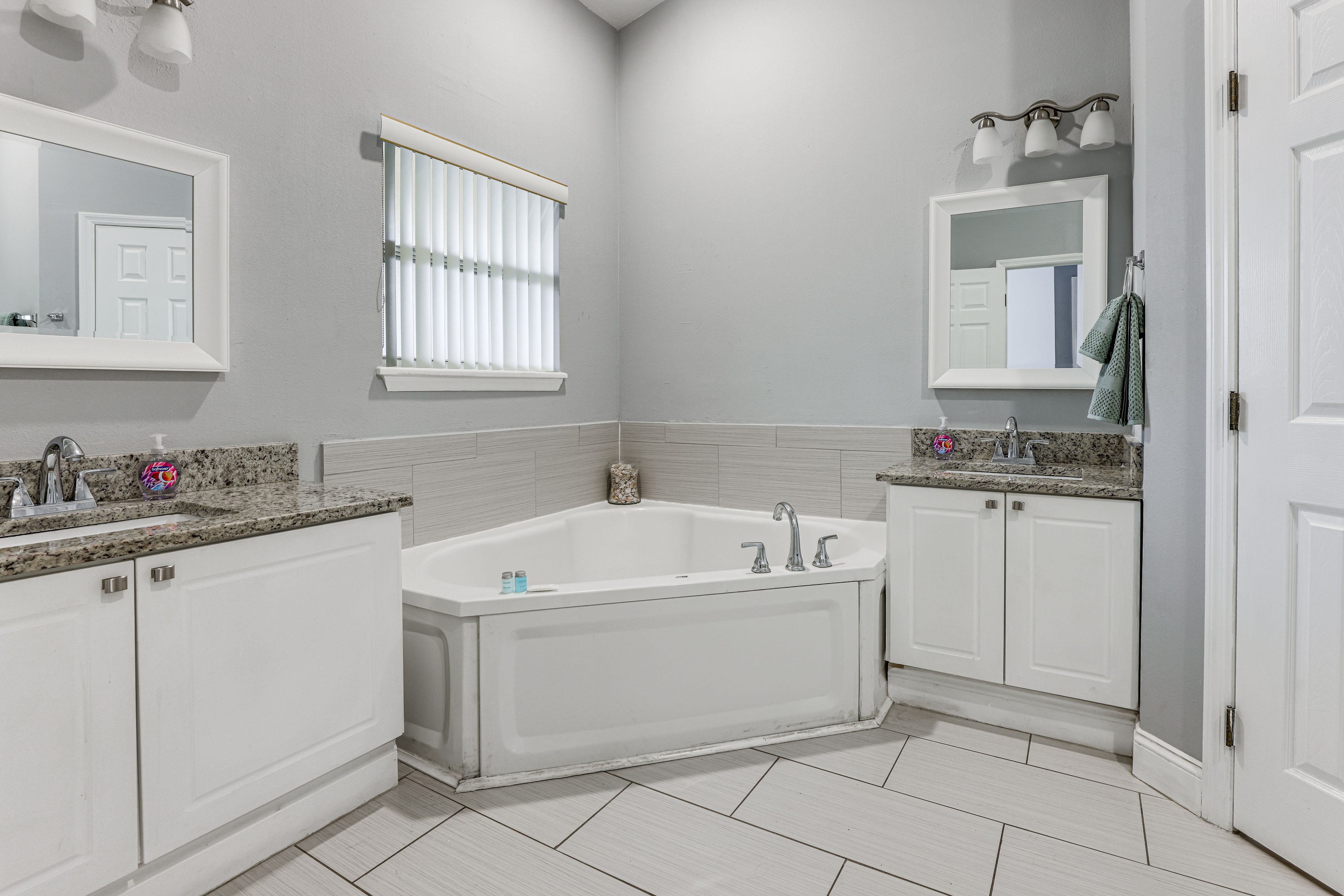 En-Suite Bathroom | 2nd Floor
