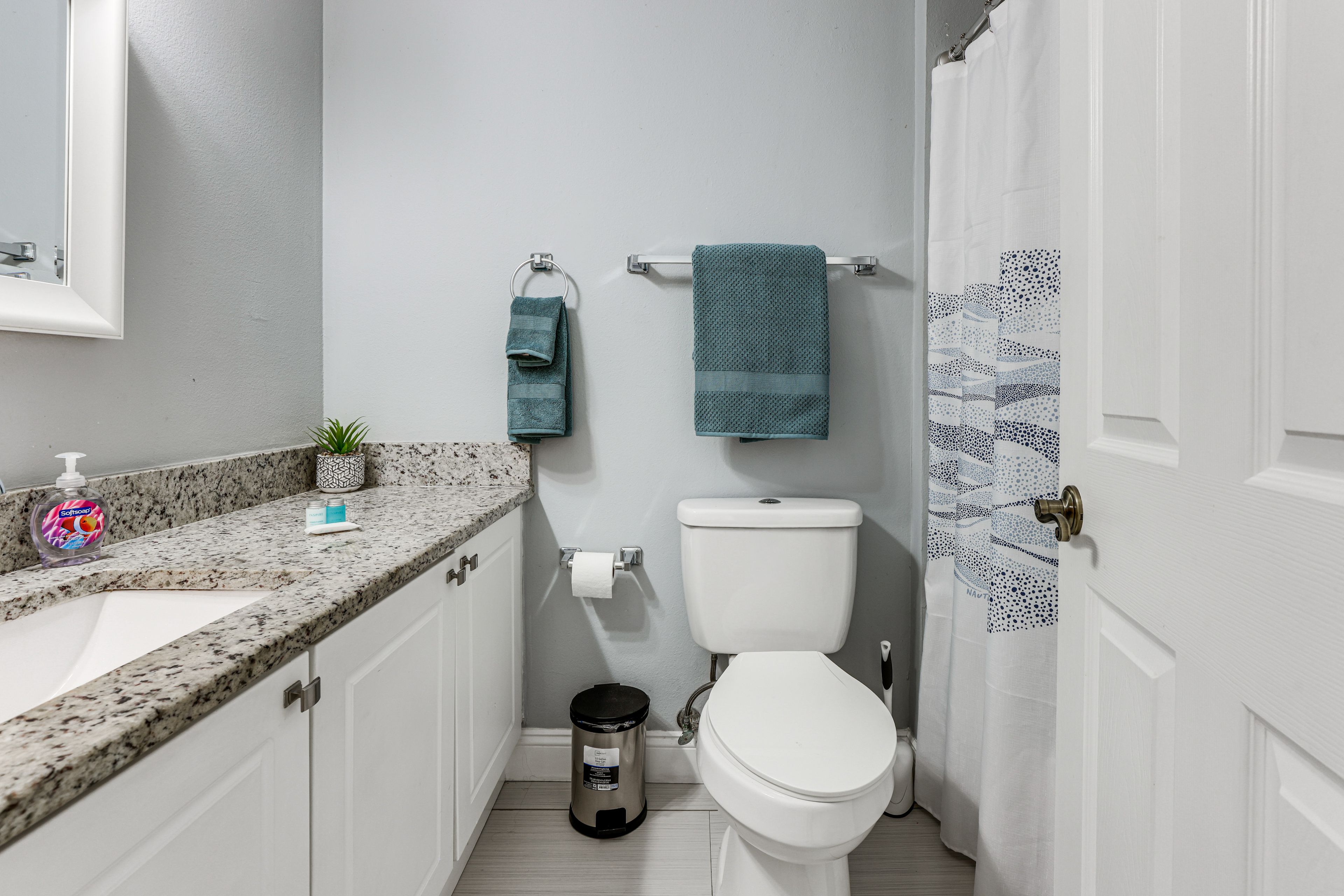 Bathroom | 2nd Floor