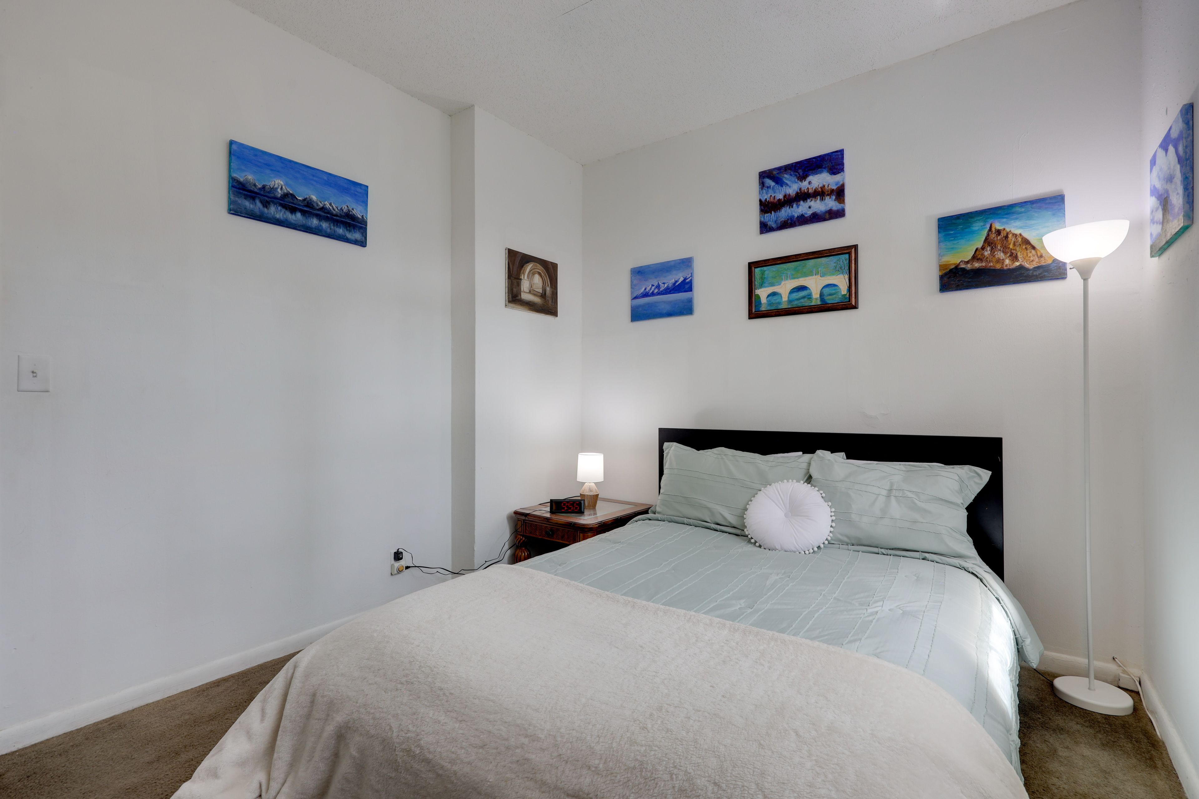 Bedroom | Queen Bed