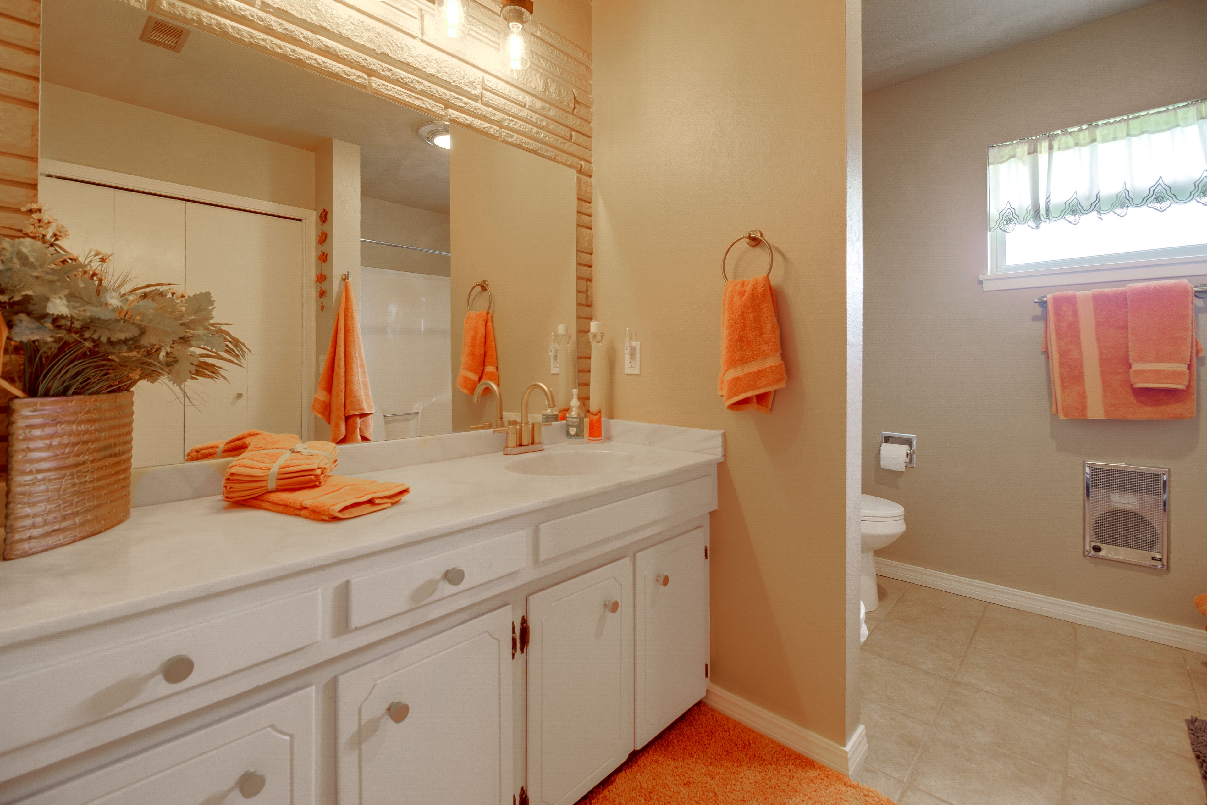 Lake House | Bathroom