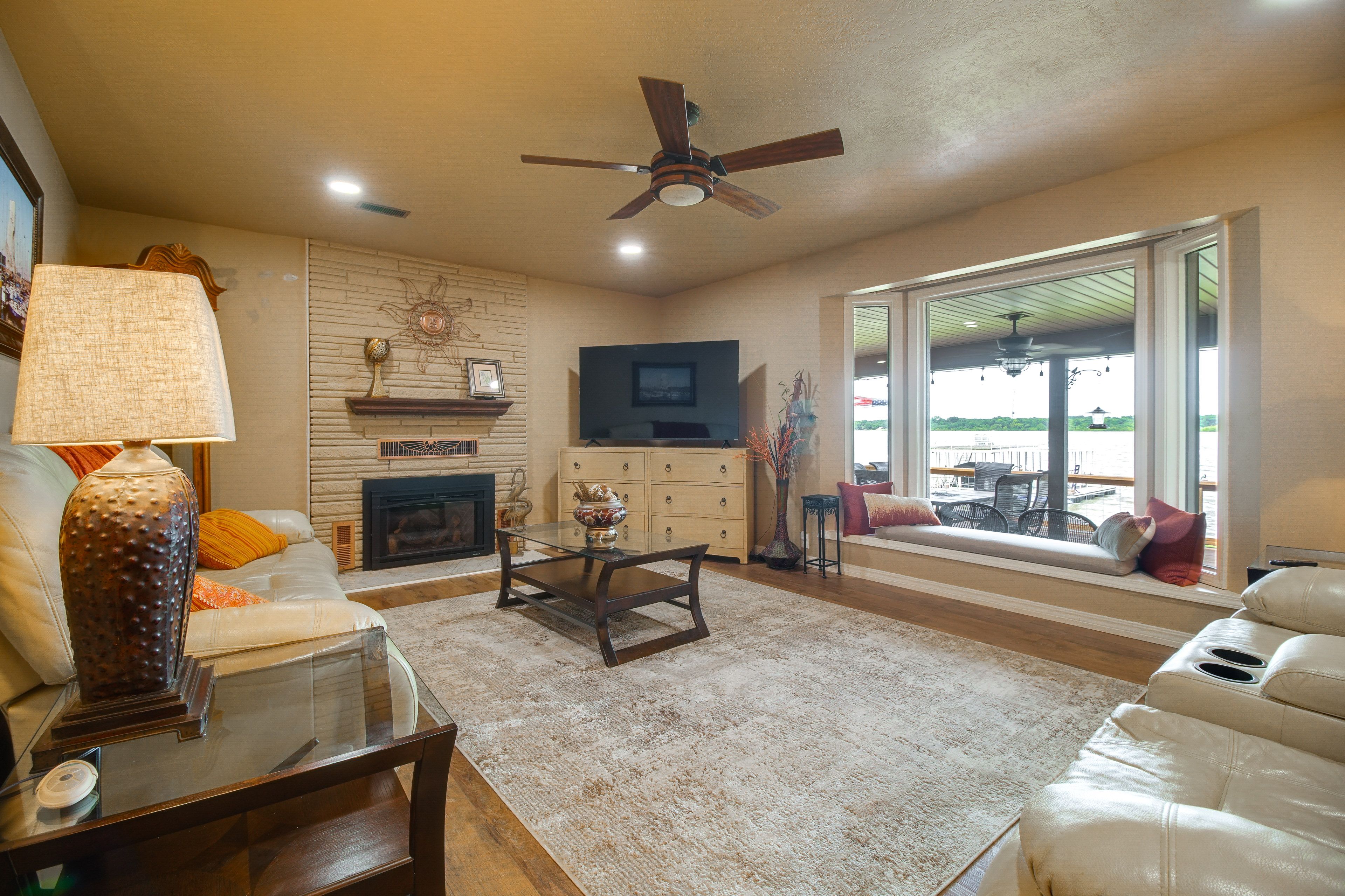 Lake House | Living Room