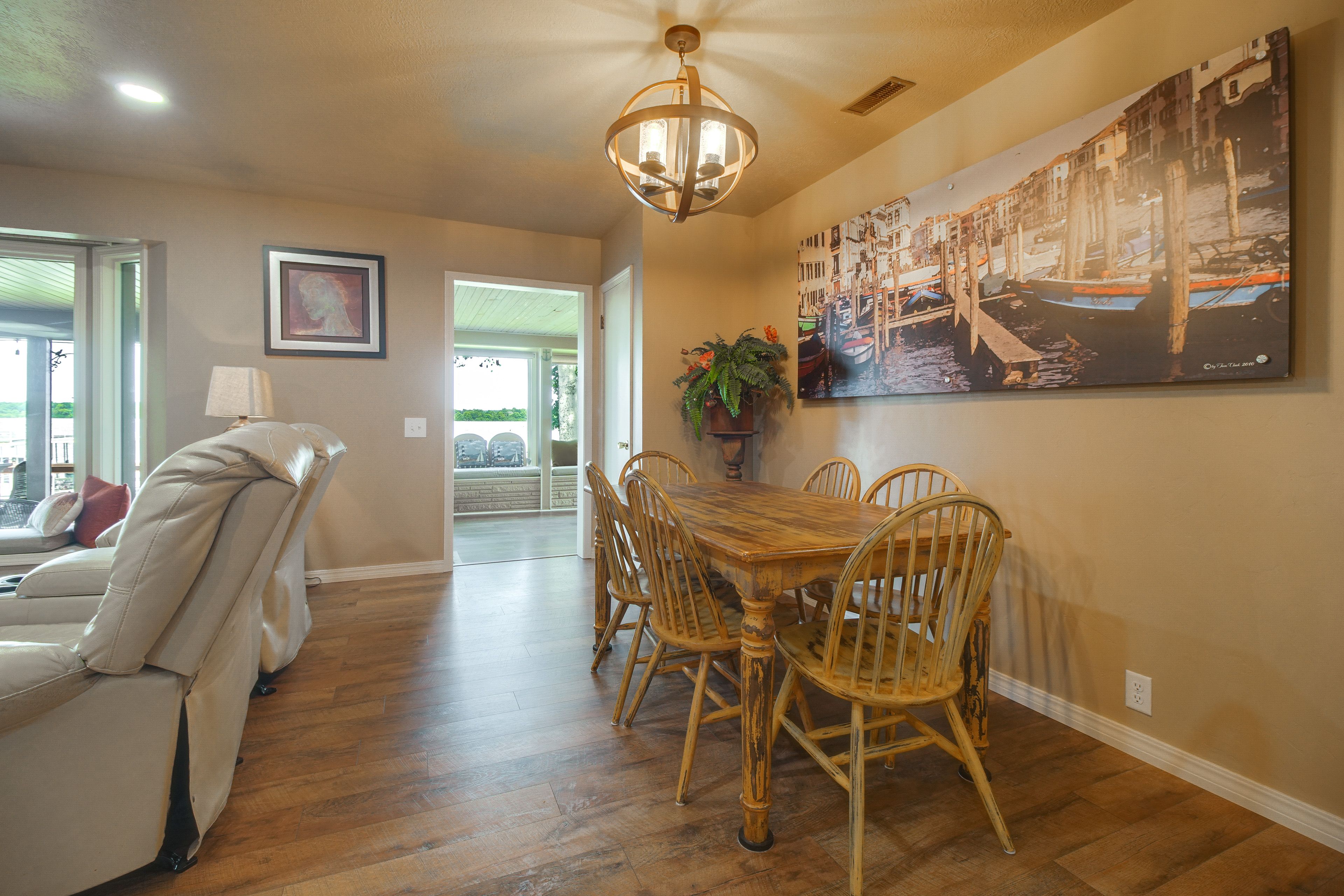 Lake House | Dining Area