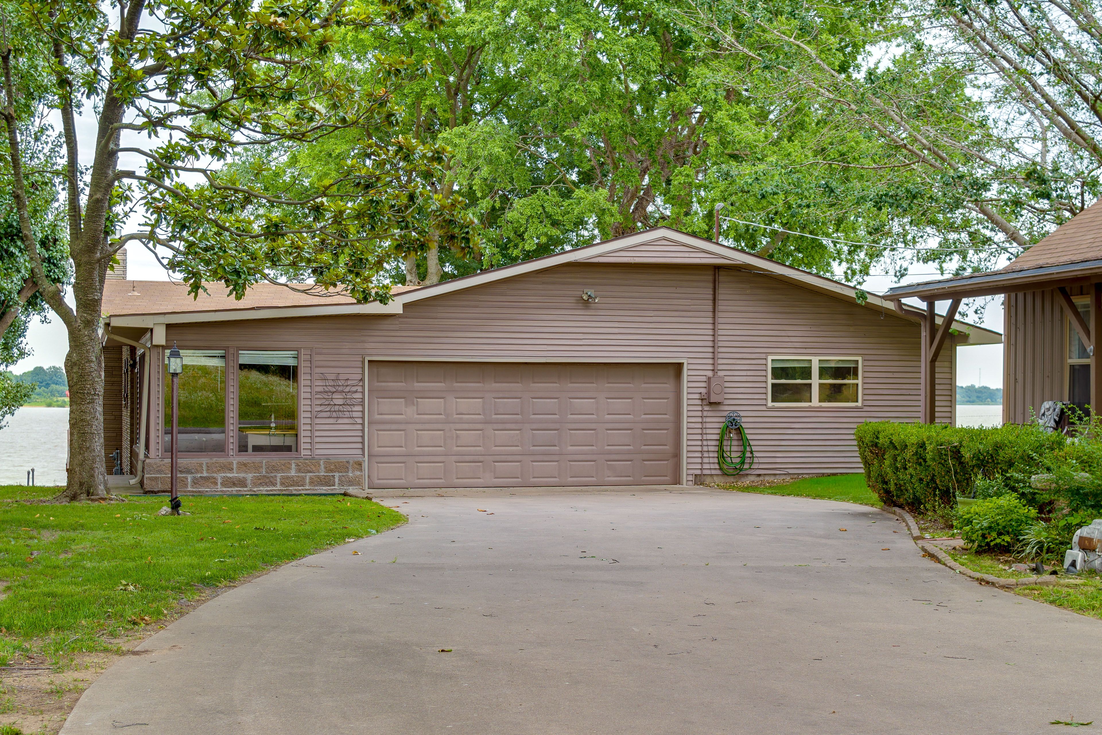 Exterior | Driveway (4 Vehicles)