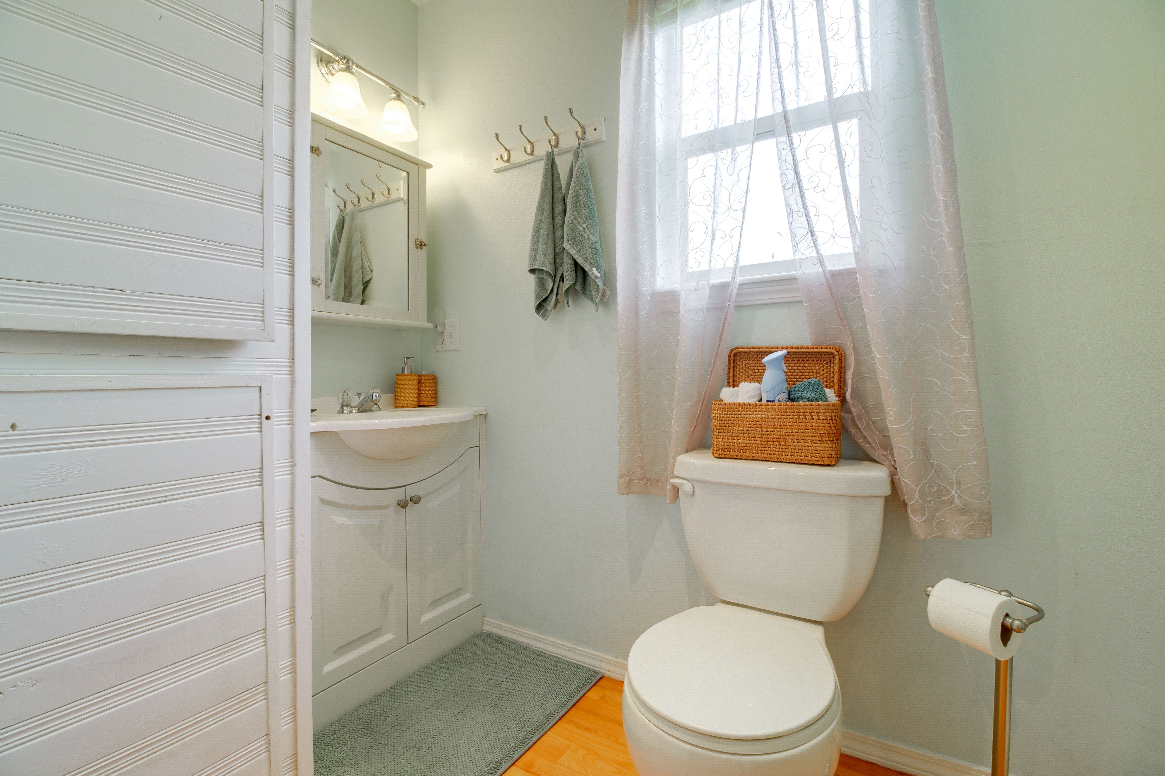 Fishing Cabin | Full Bathroom
