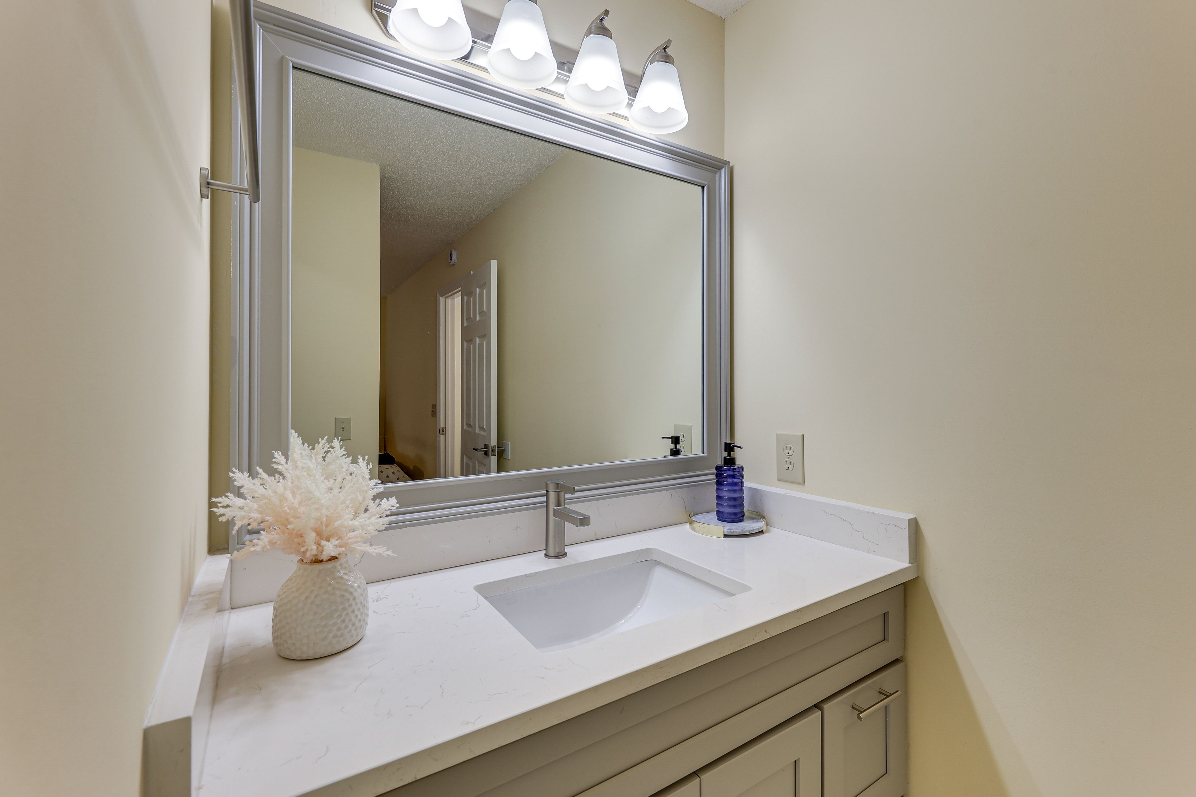 Full Bathroom | Complimentary Toiletries | 2nd Floor