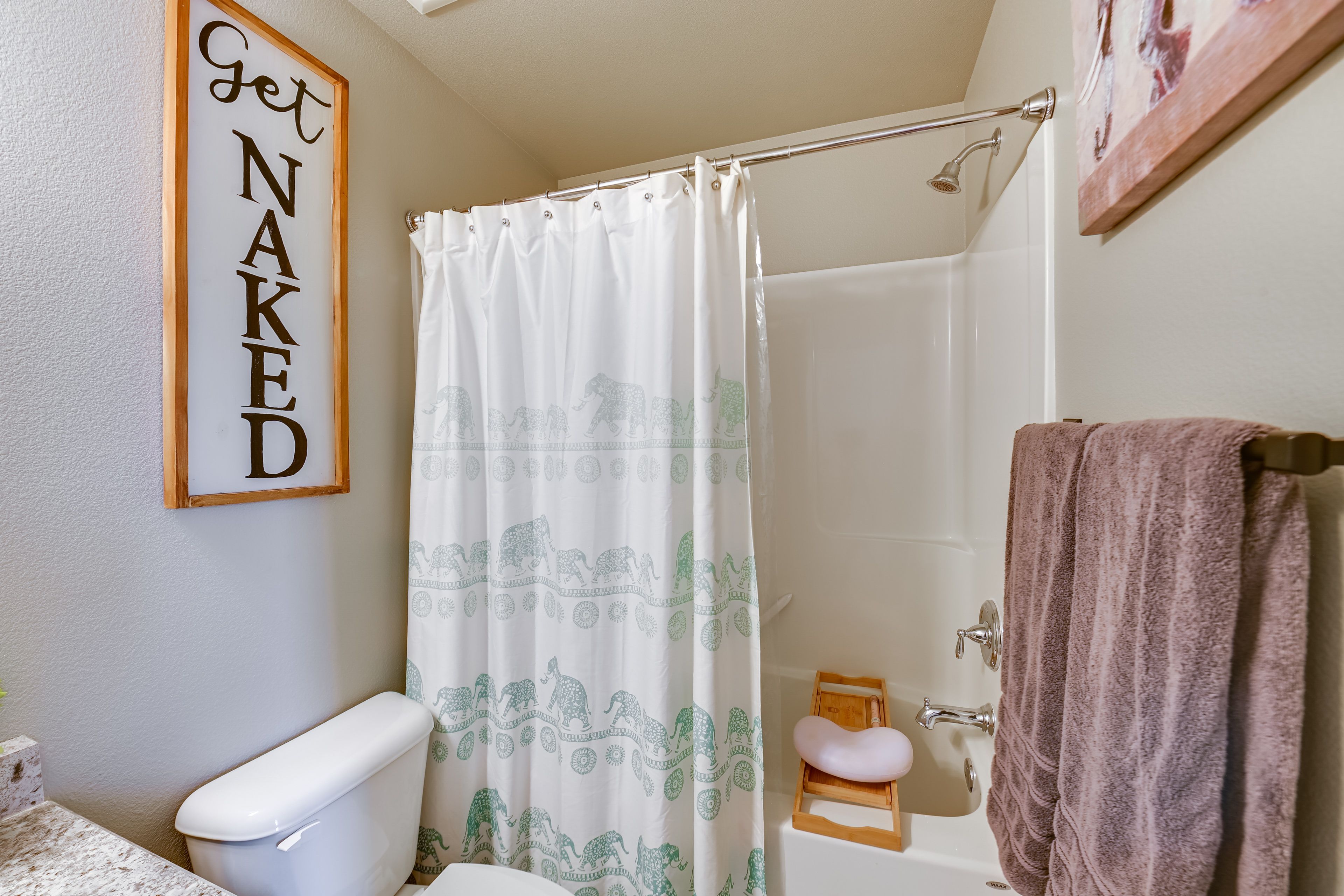 Full Bathroom | 2nd Floor