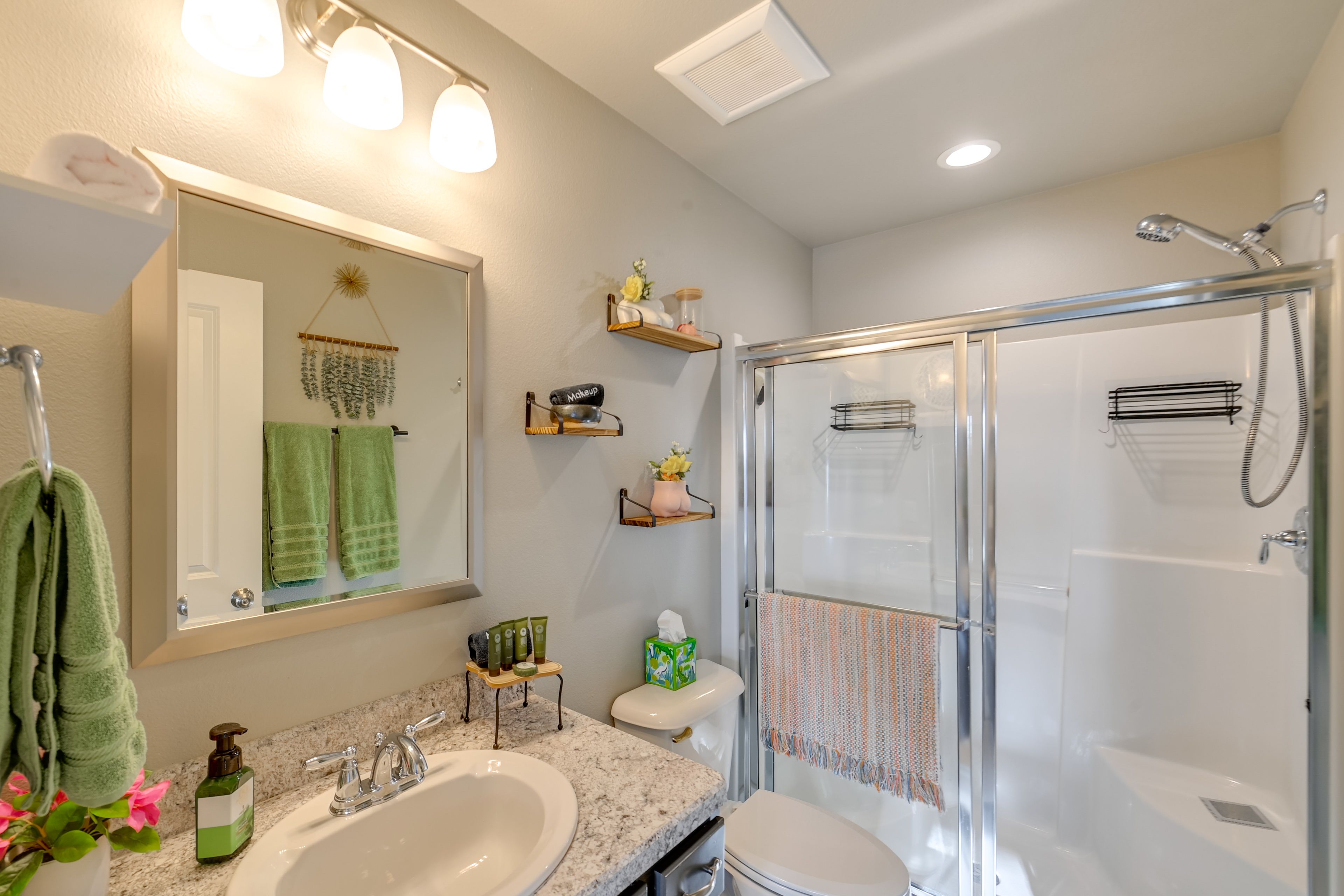 Full Bathroom | 2nd Floor