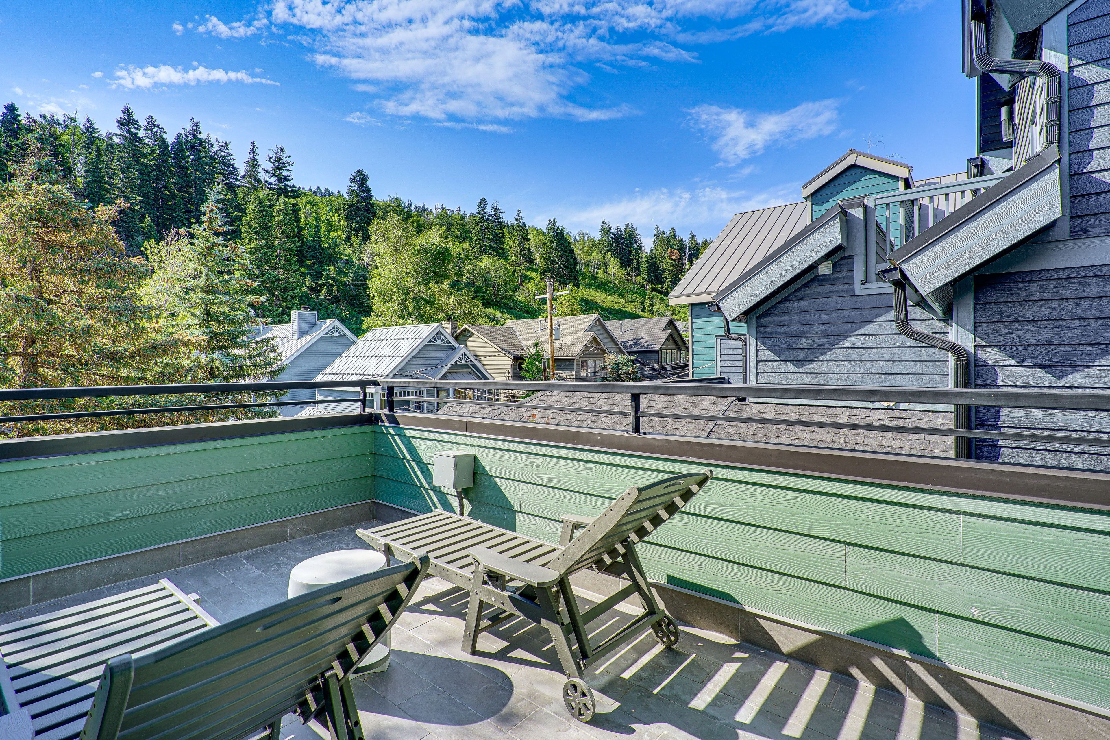 Deck | 3rd Floor