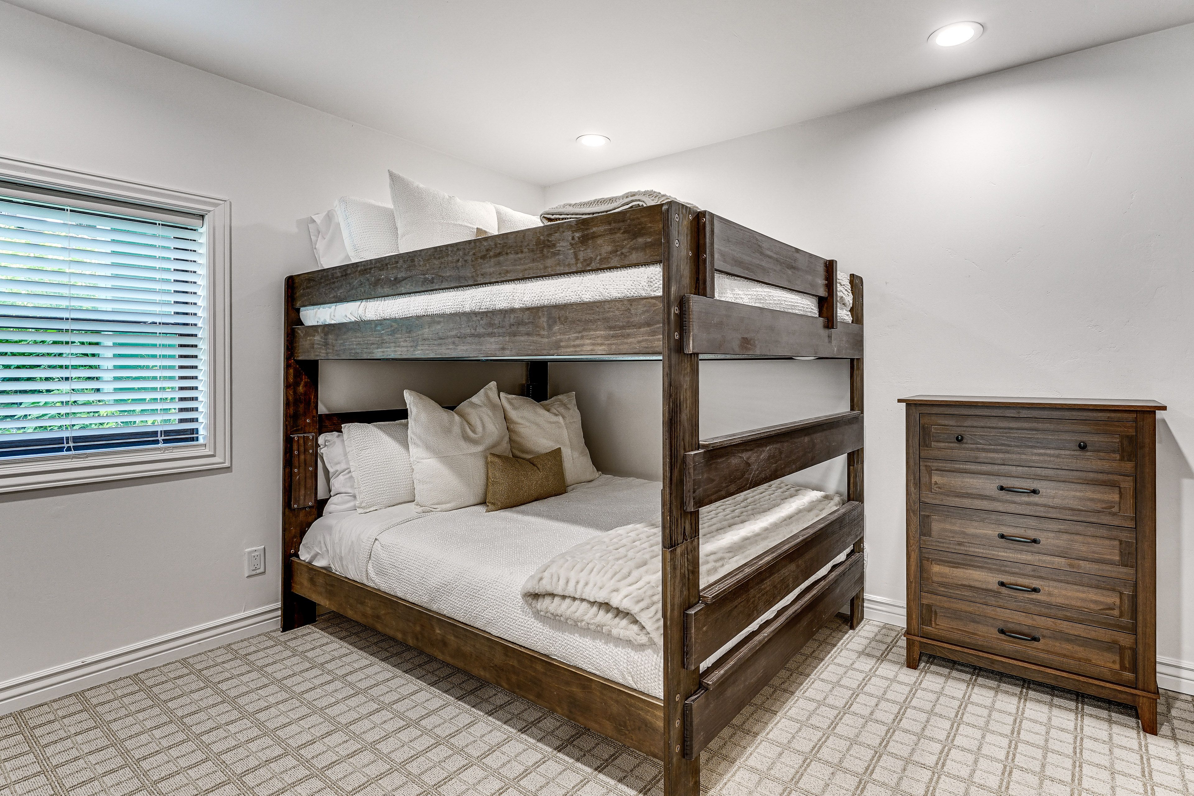Bedroom 2 | Queen Bunk Bed | 3rd Floor