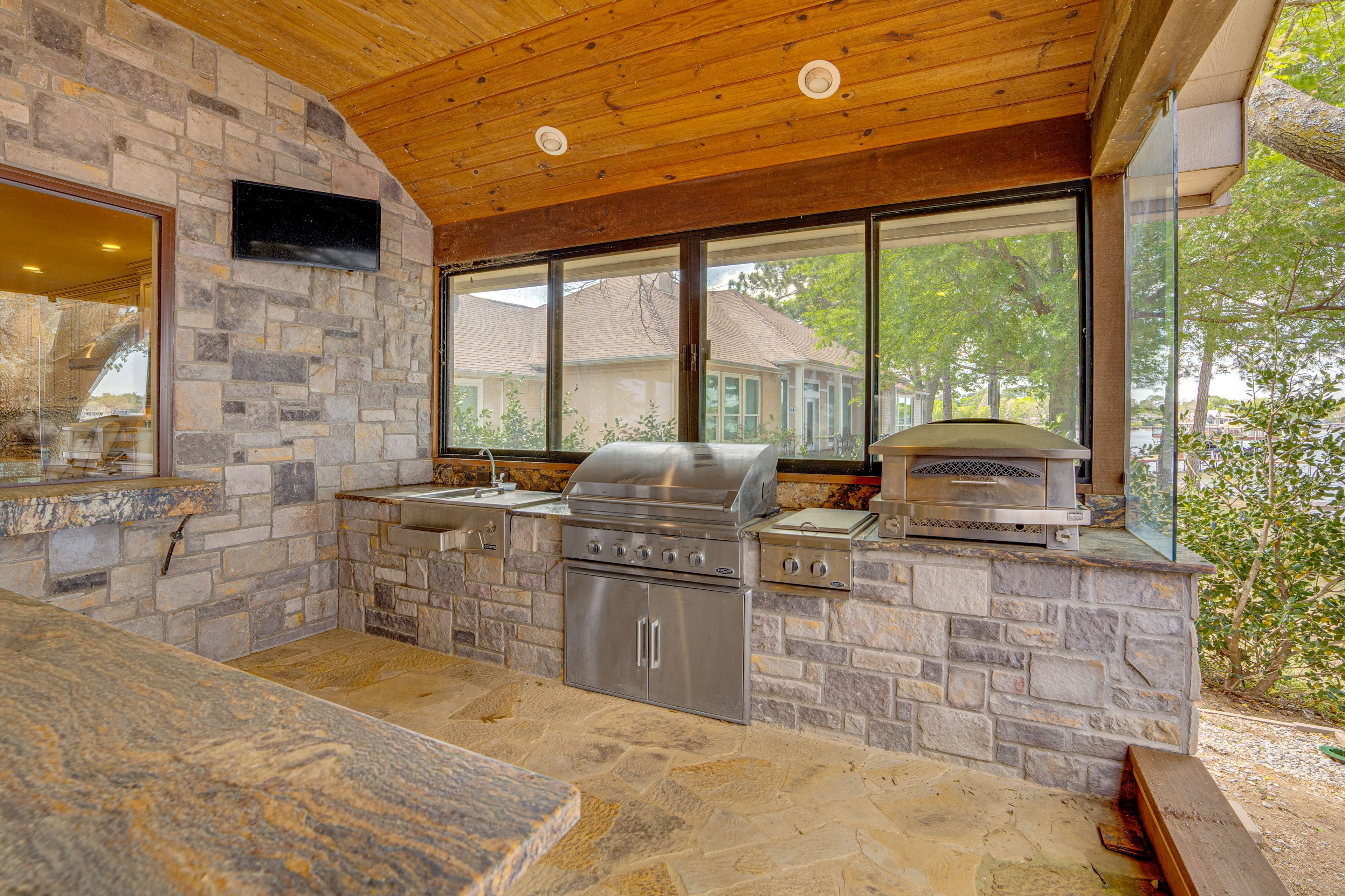 Outdoor Kitchen