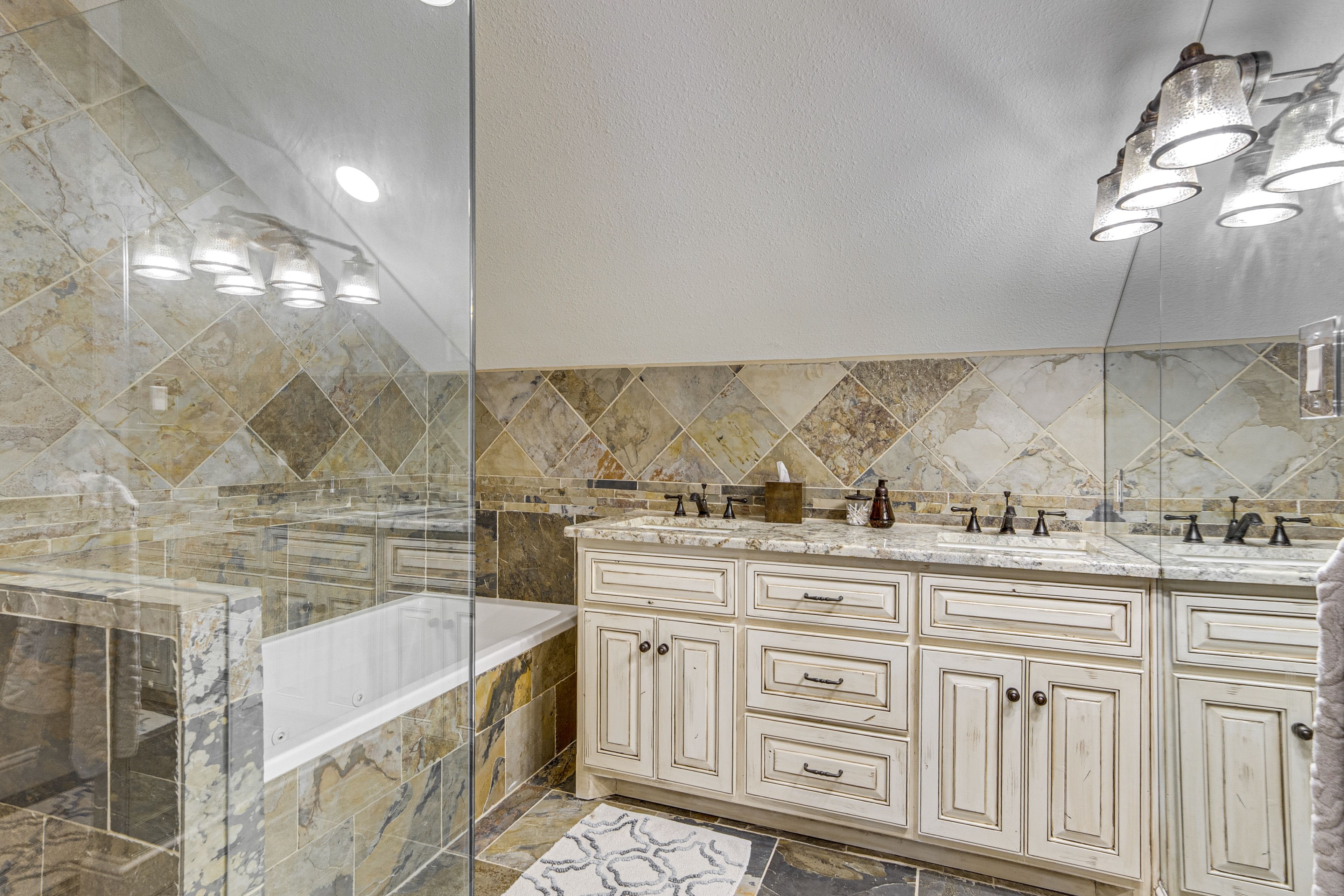 Full Bath | 2nd Floor