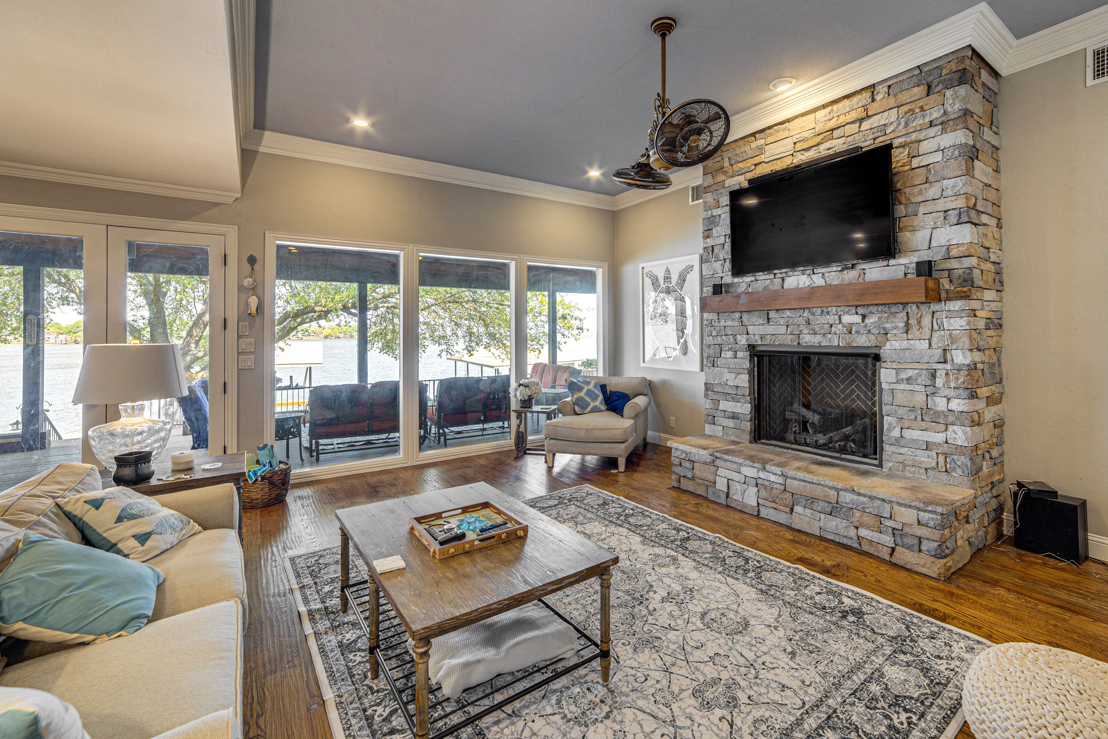 Living Room | Lake View
