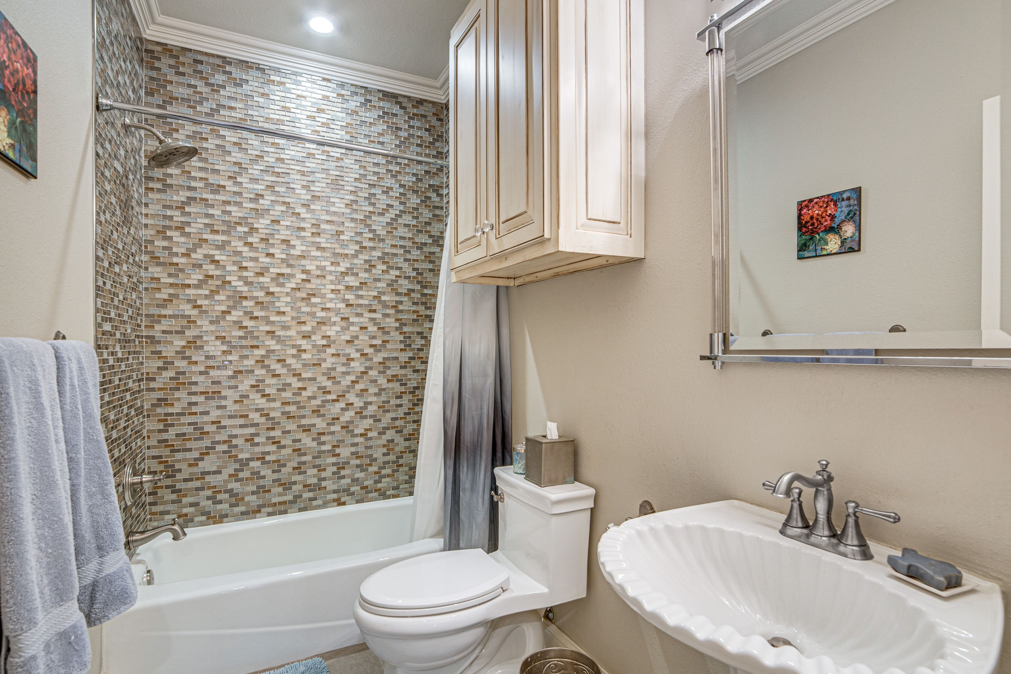 Full Bath | 1st Floor