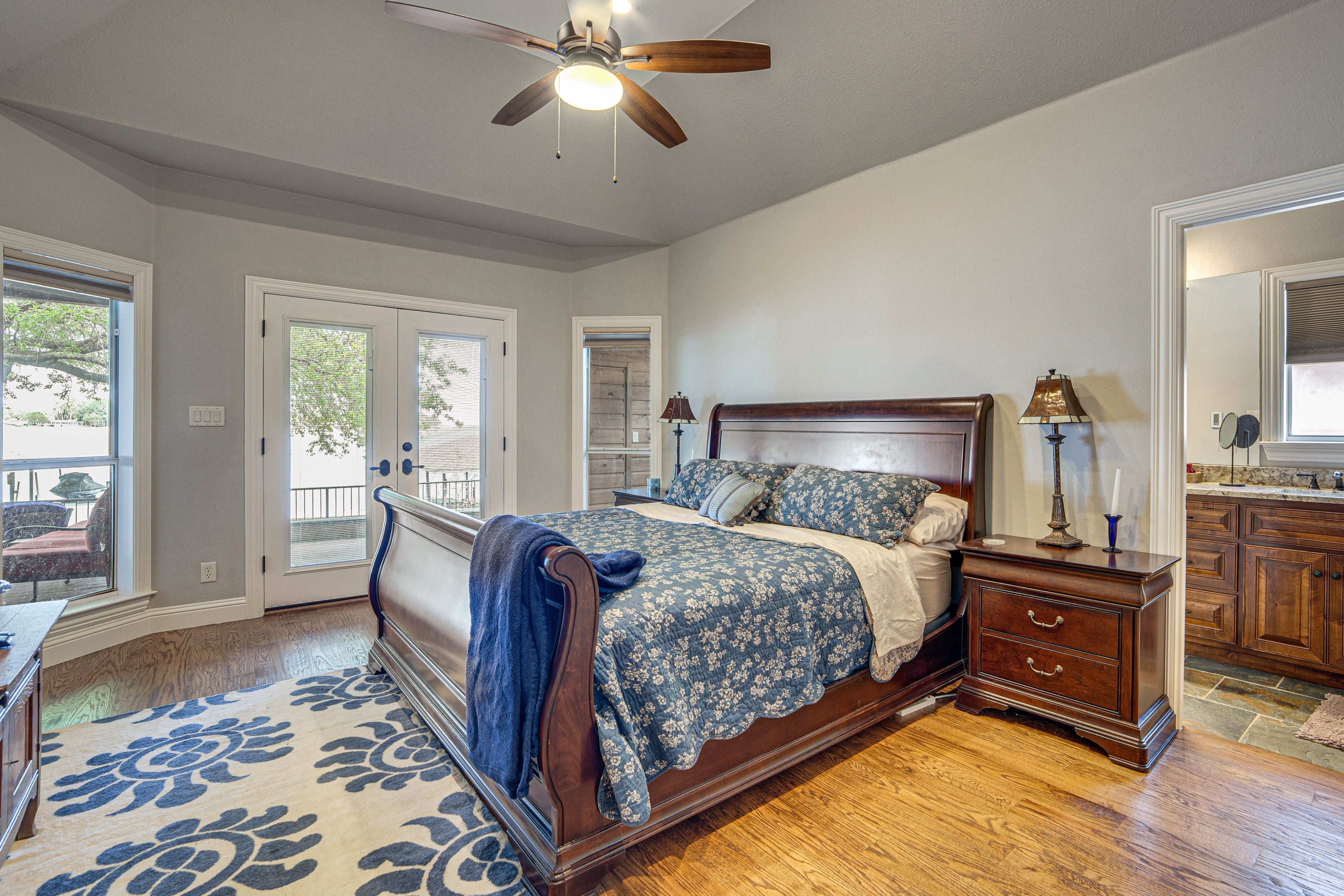 Bedroom 2 | King Bed | 1st Floor