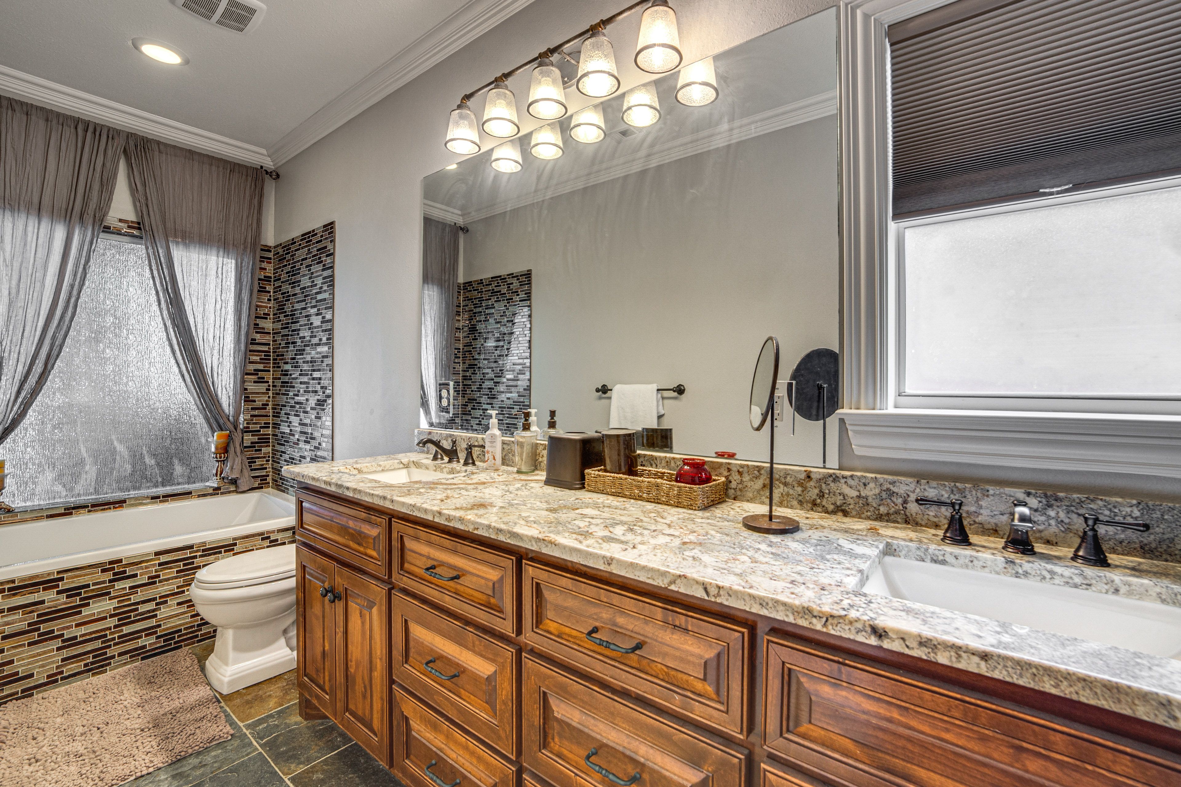 Full Bath | 1st Floor