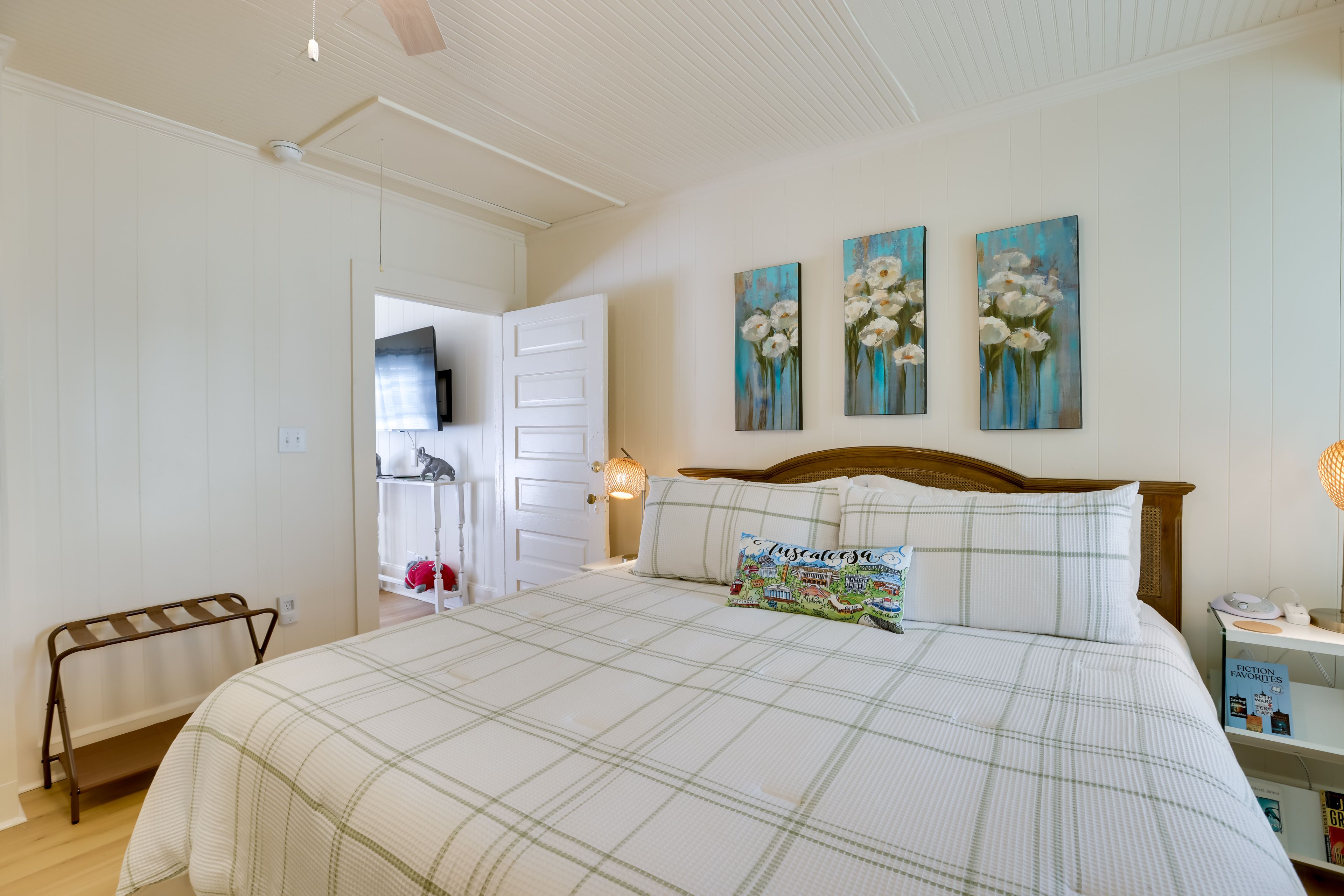 Bedroom 2 | King Bed