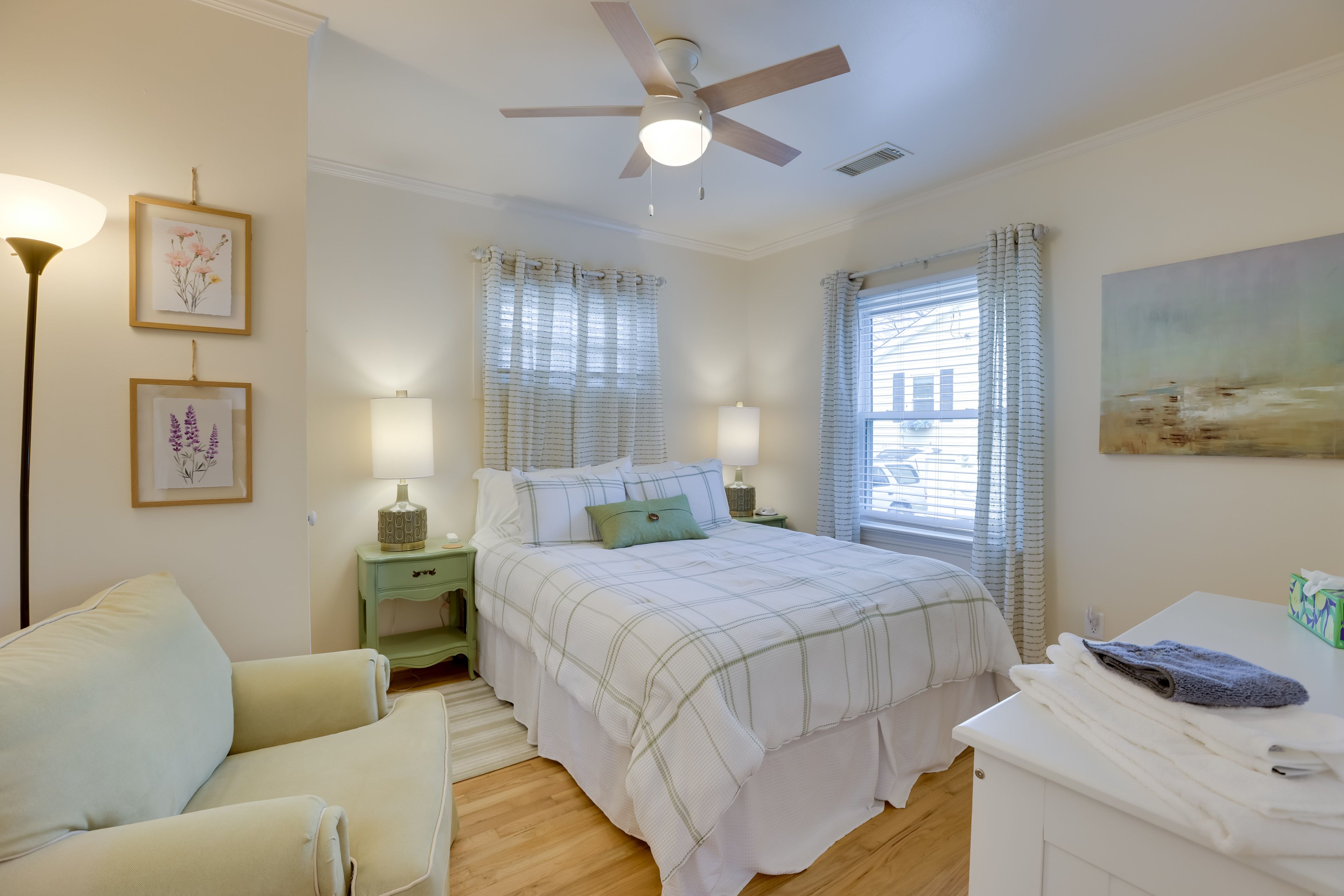 Bedroom 3 | Queen Bed