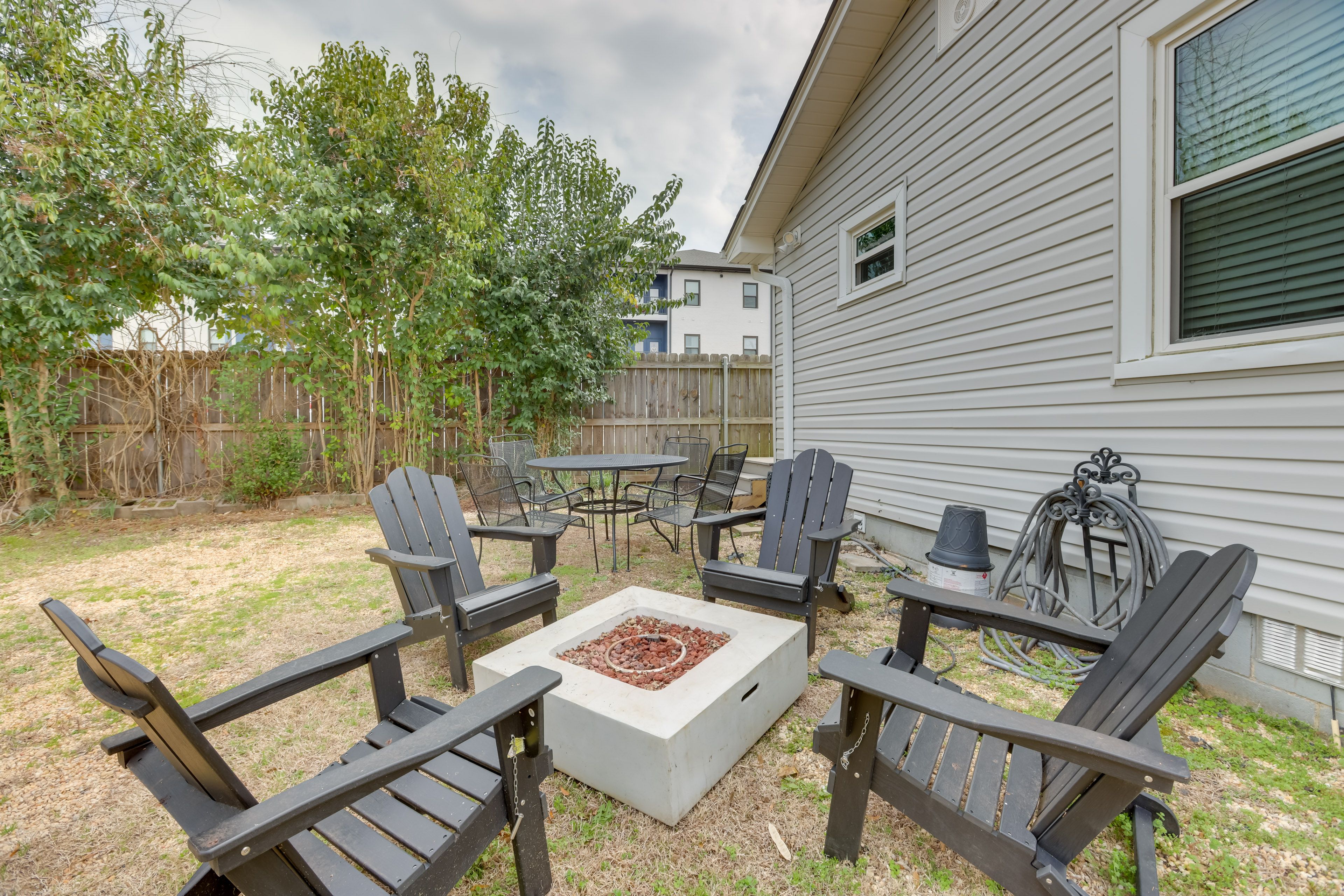 Backyard | Gas Fire Pit | 2 Mi to Bryant-Denny Stadium