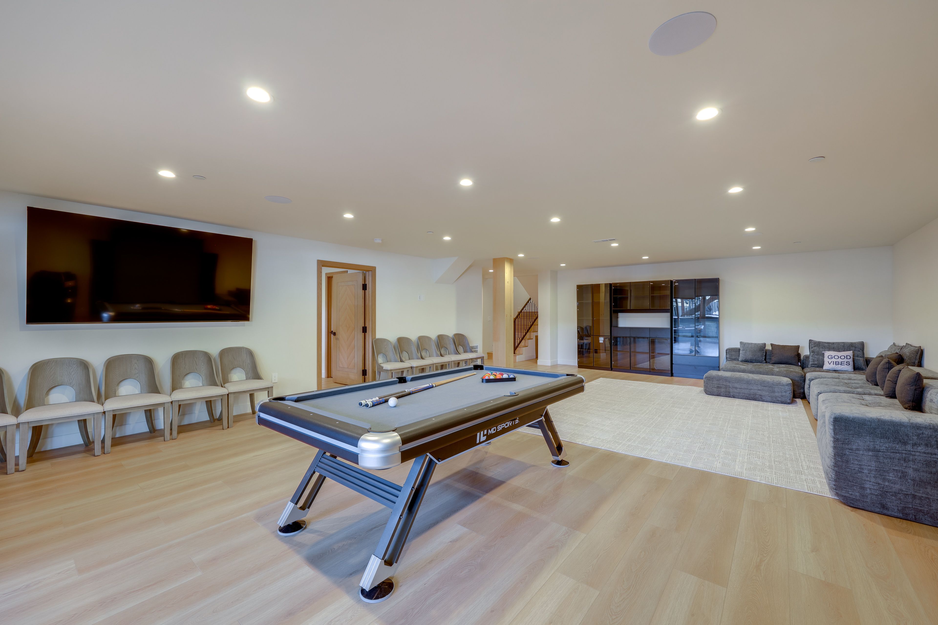 Entertainment Lounge w/ Pool Table