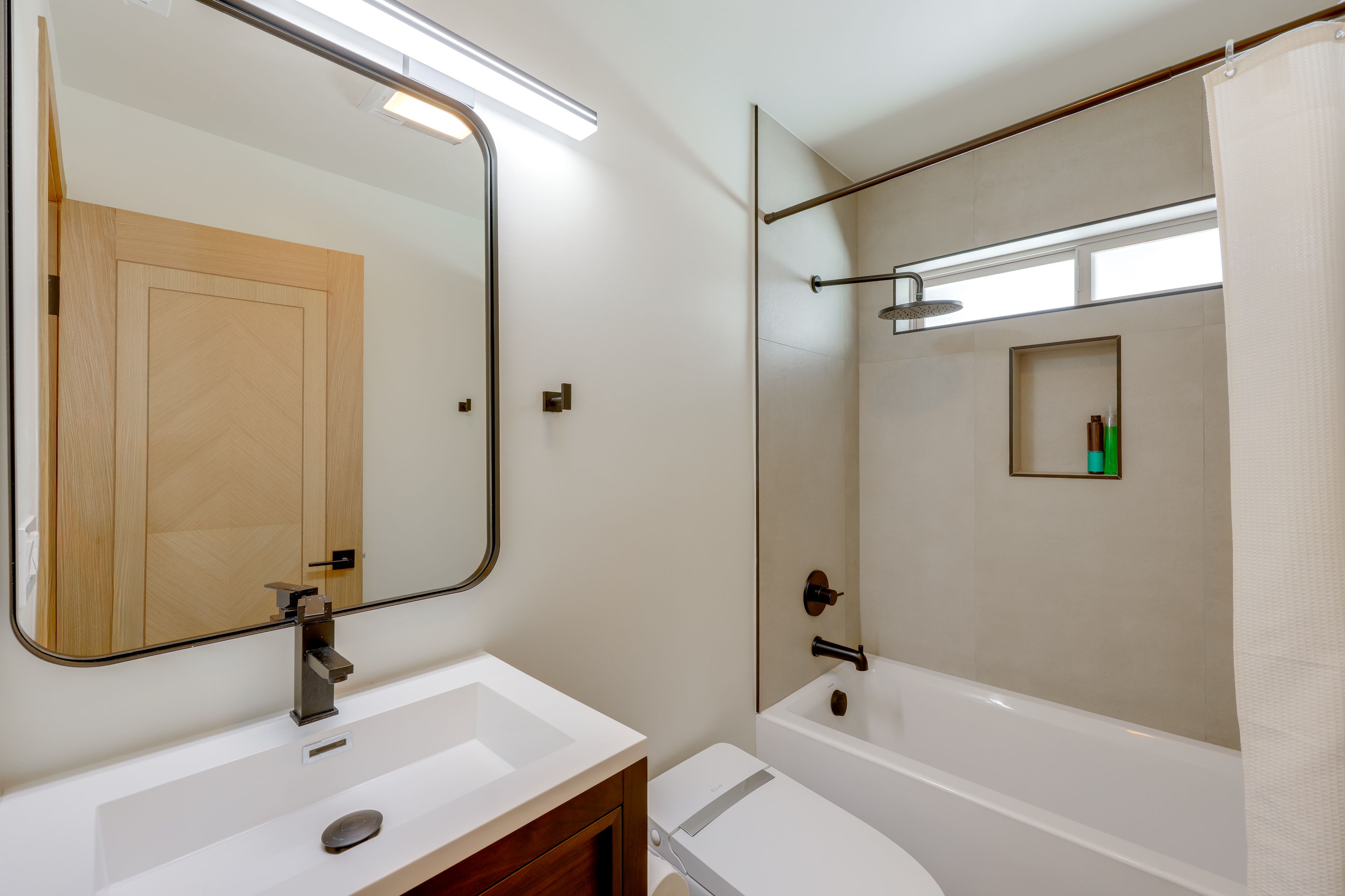 Full Bath | Upper Level