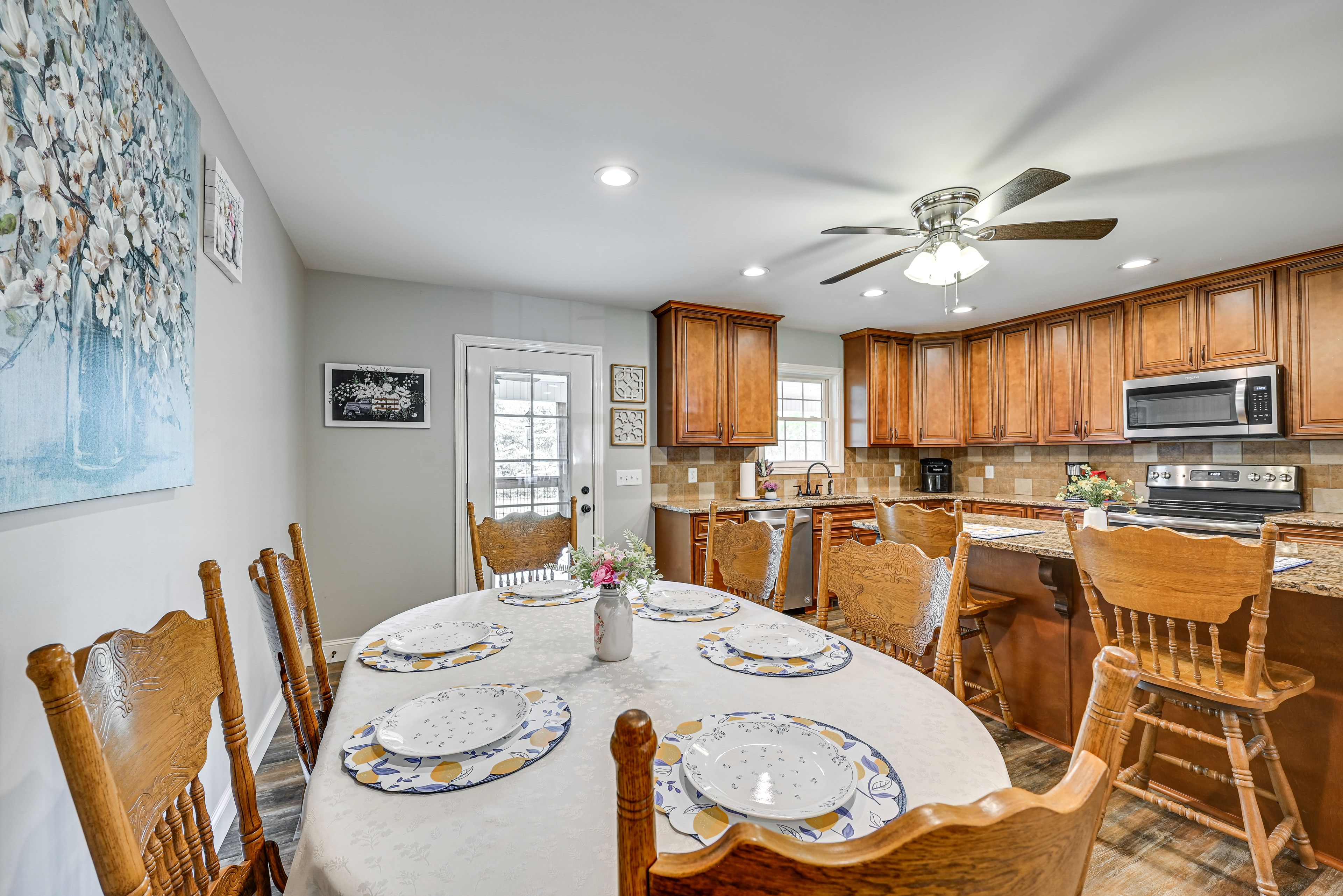 Dining Space & Kitchen