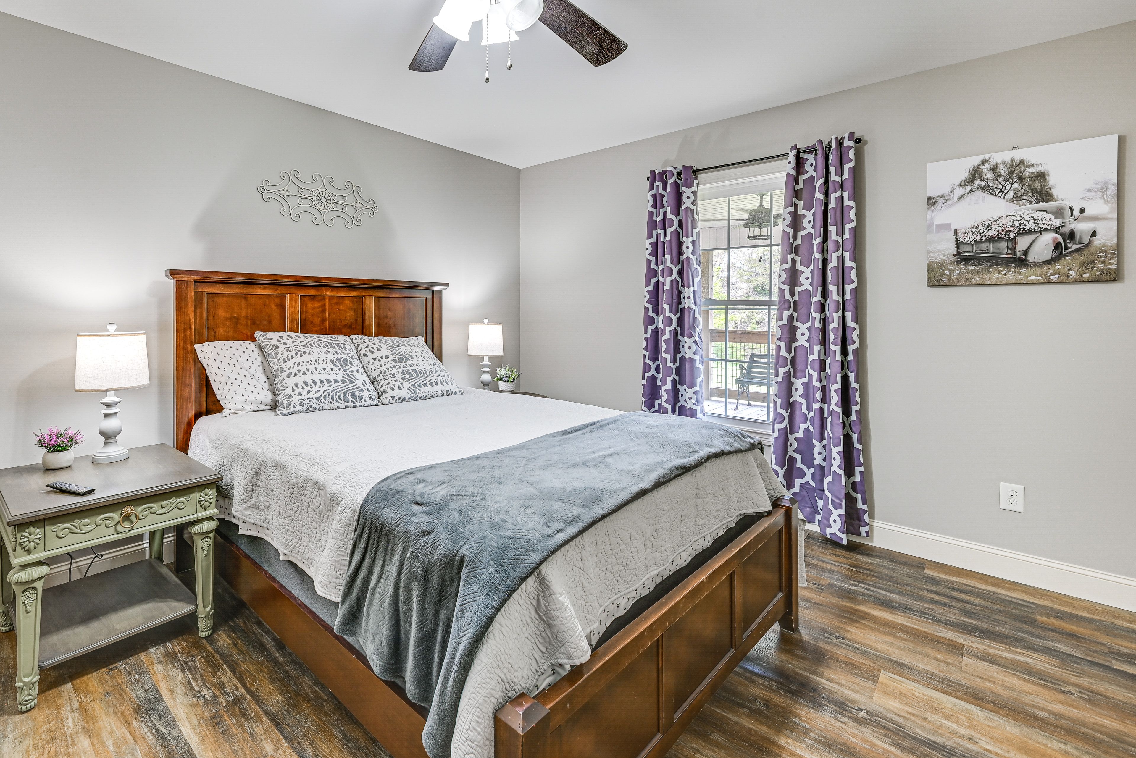 Bedroom 1 | Queen Bed