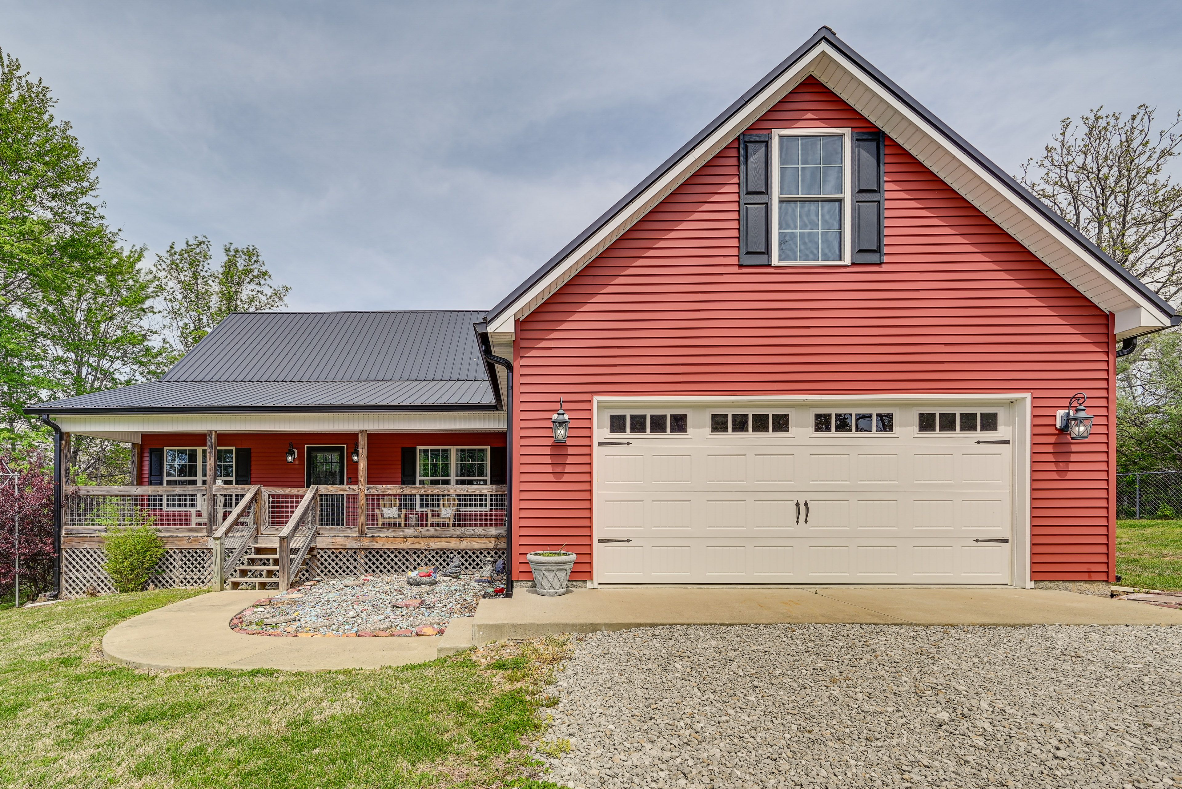 Parking | Garage (1 Vehicle) | Driveway (5 Vehicles) | Boat/Trailer Parking