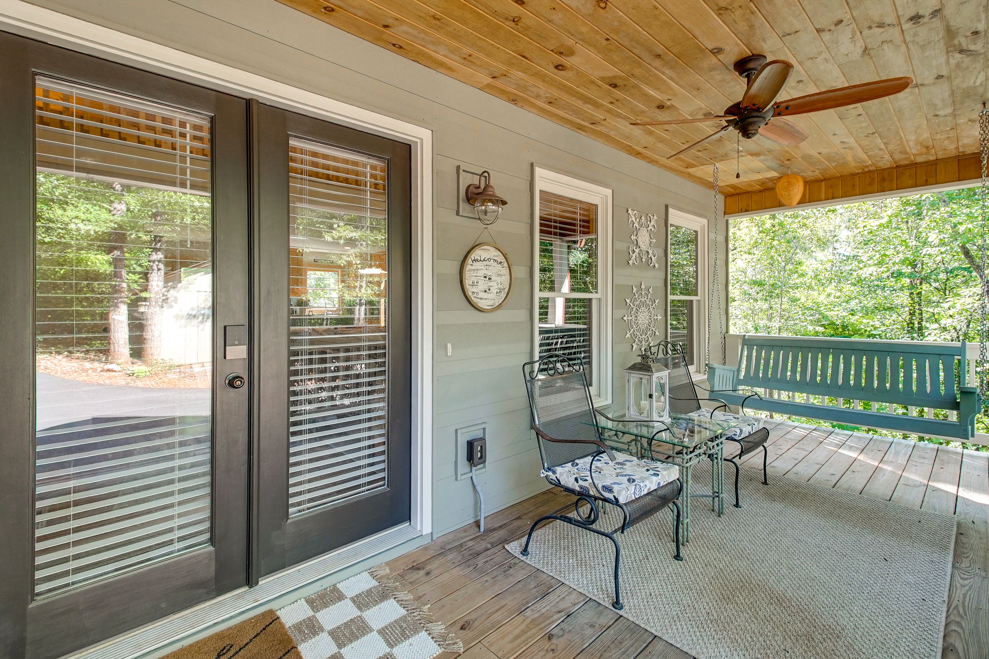Covered Porch w/ Seating