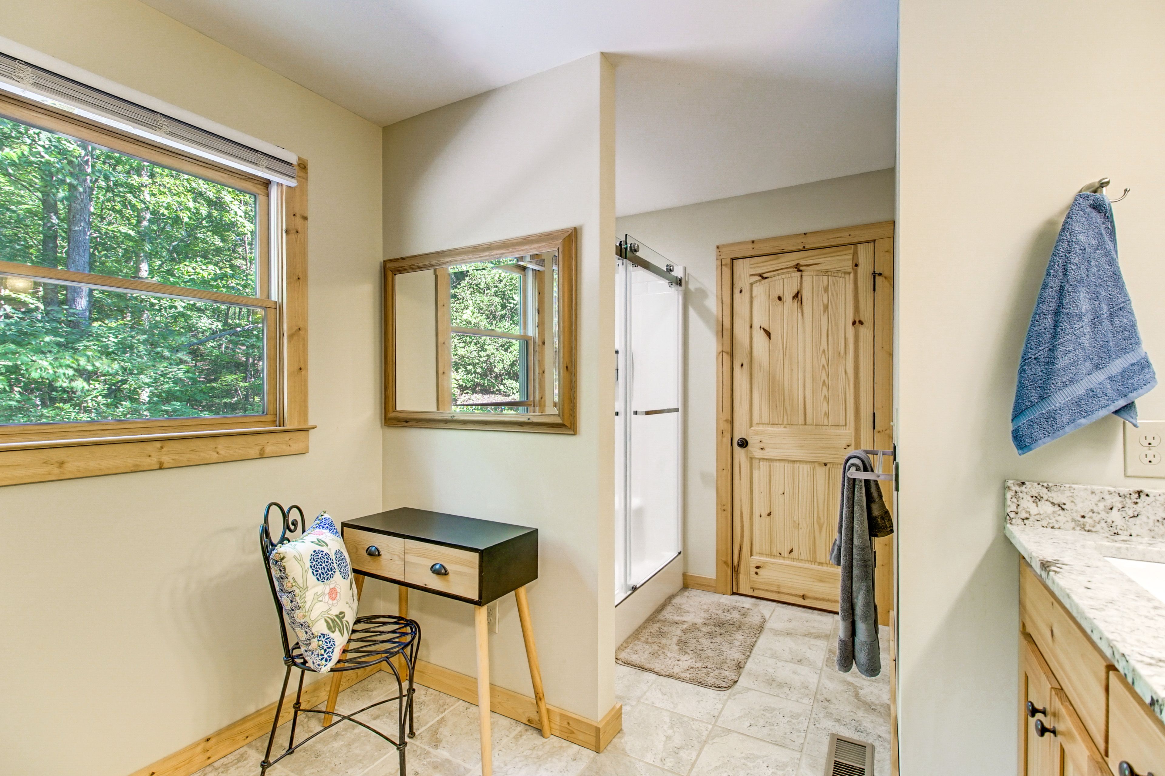 Full Bathroom | 1st Floor