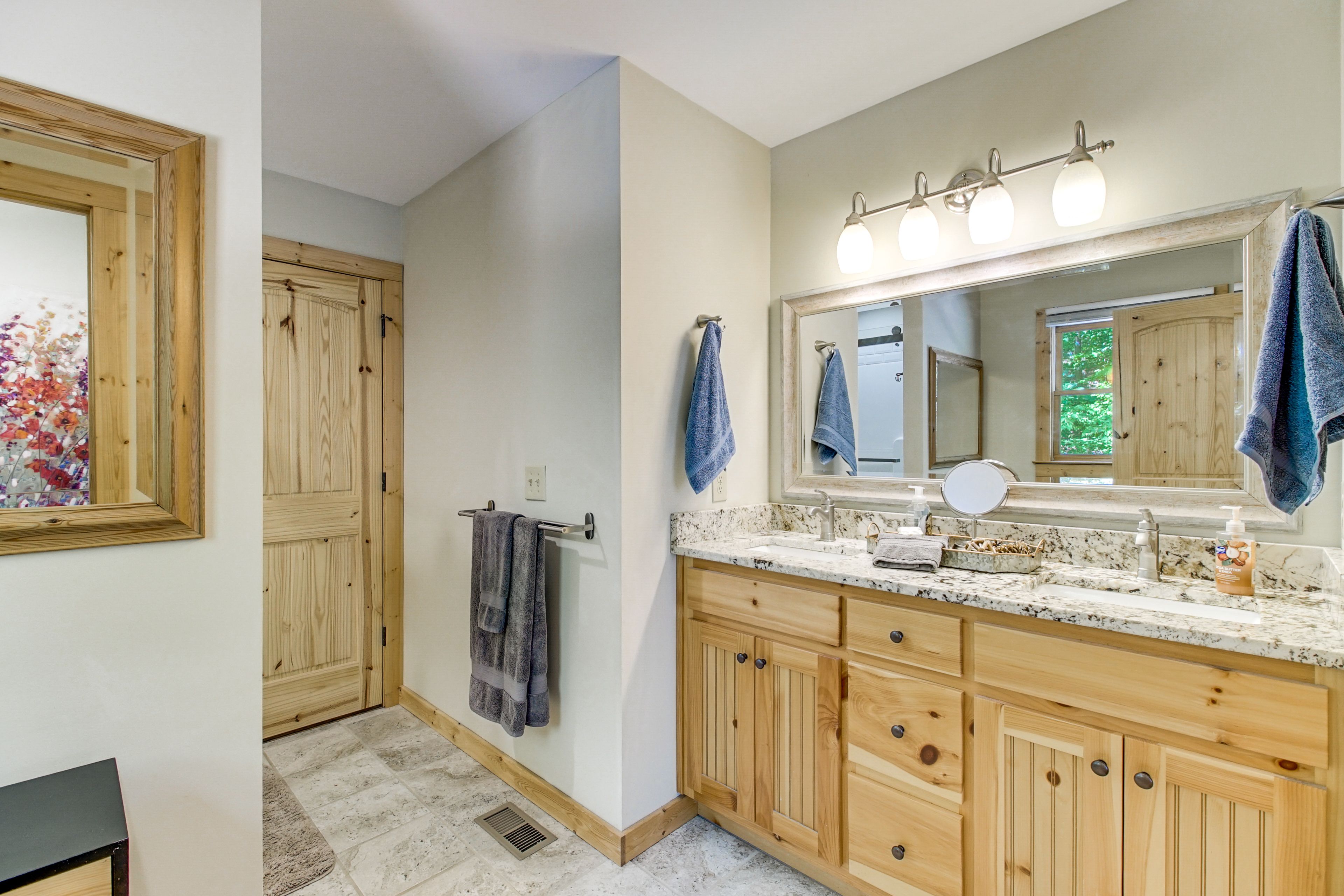 Full Bathroom | 2nd Floor