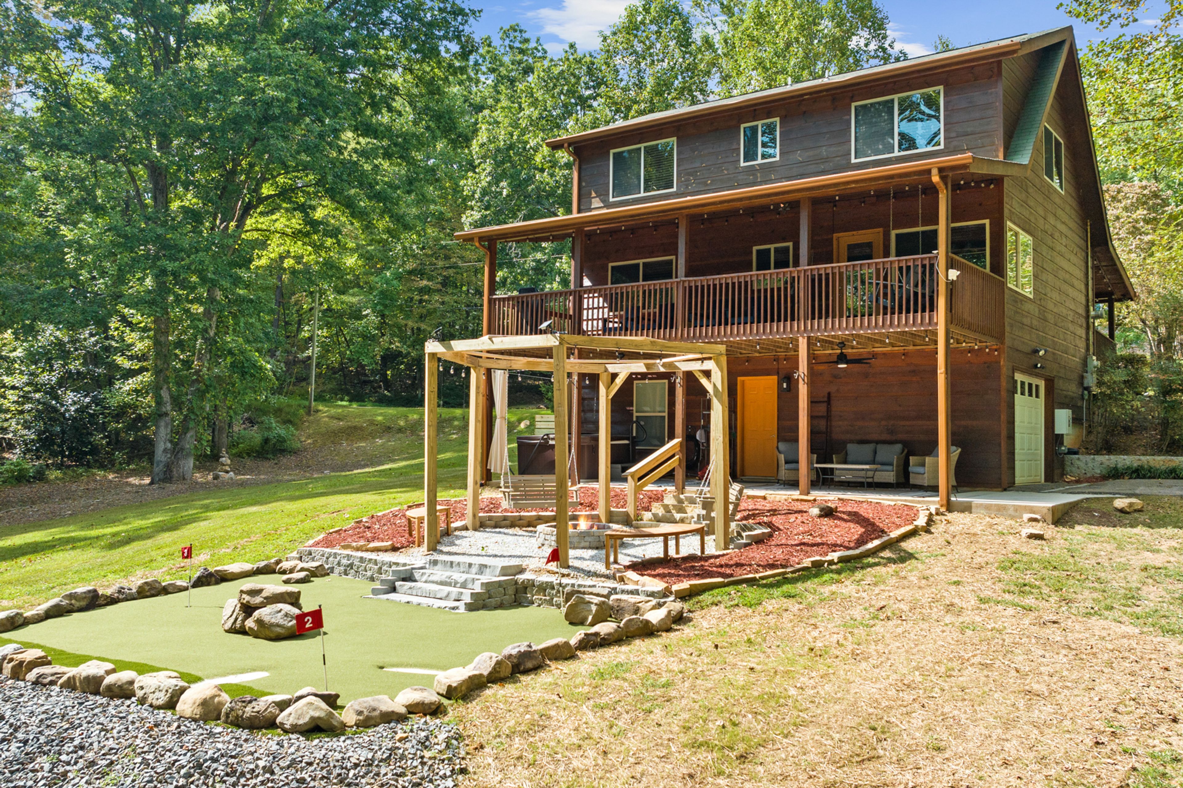 Morganton Vacation Rental | 2BR | 2BA | 2,374 Sq Ft