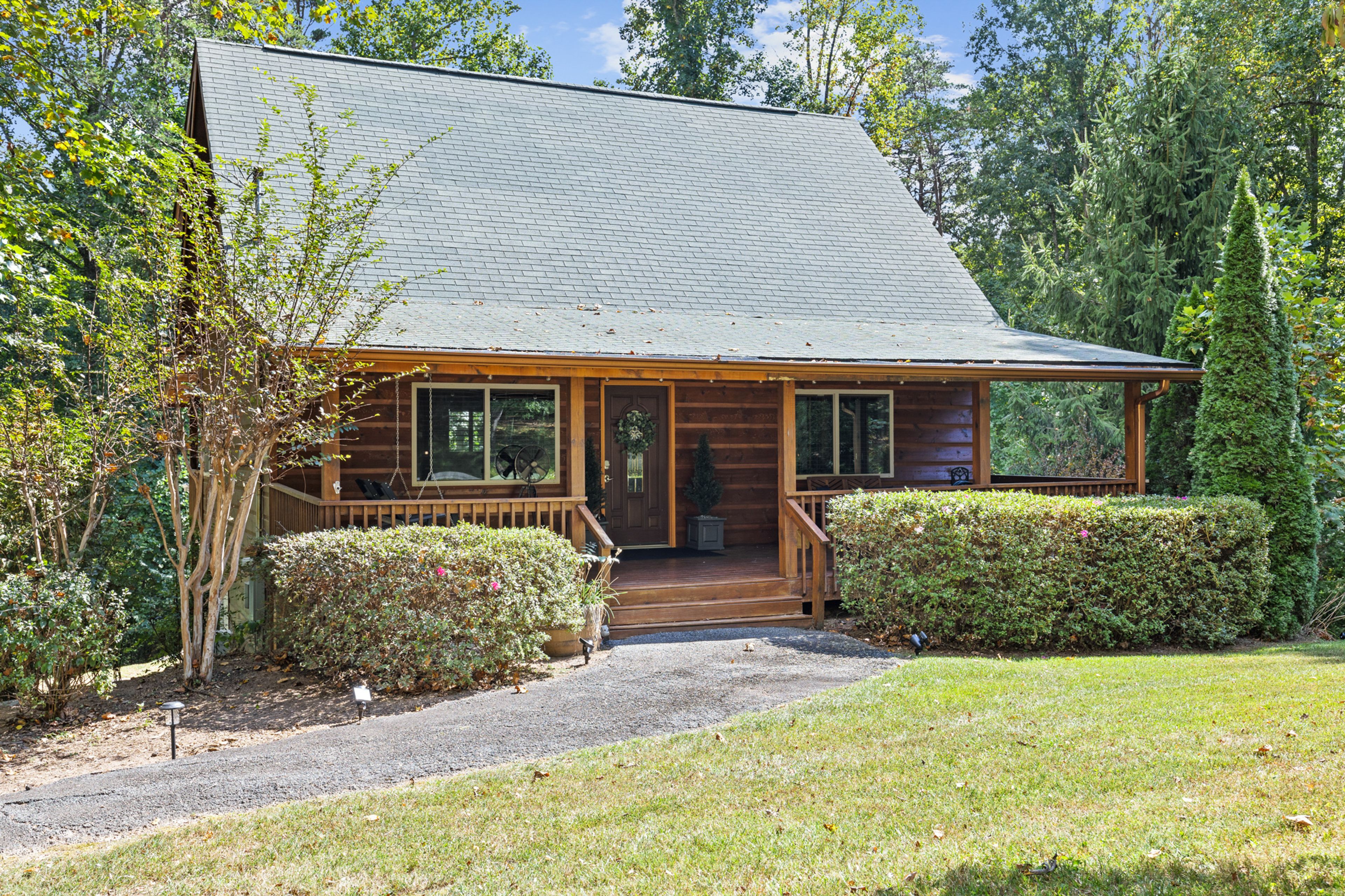 Parking | Driveway (4 Vehicles)