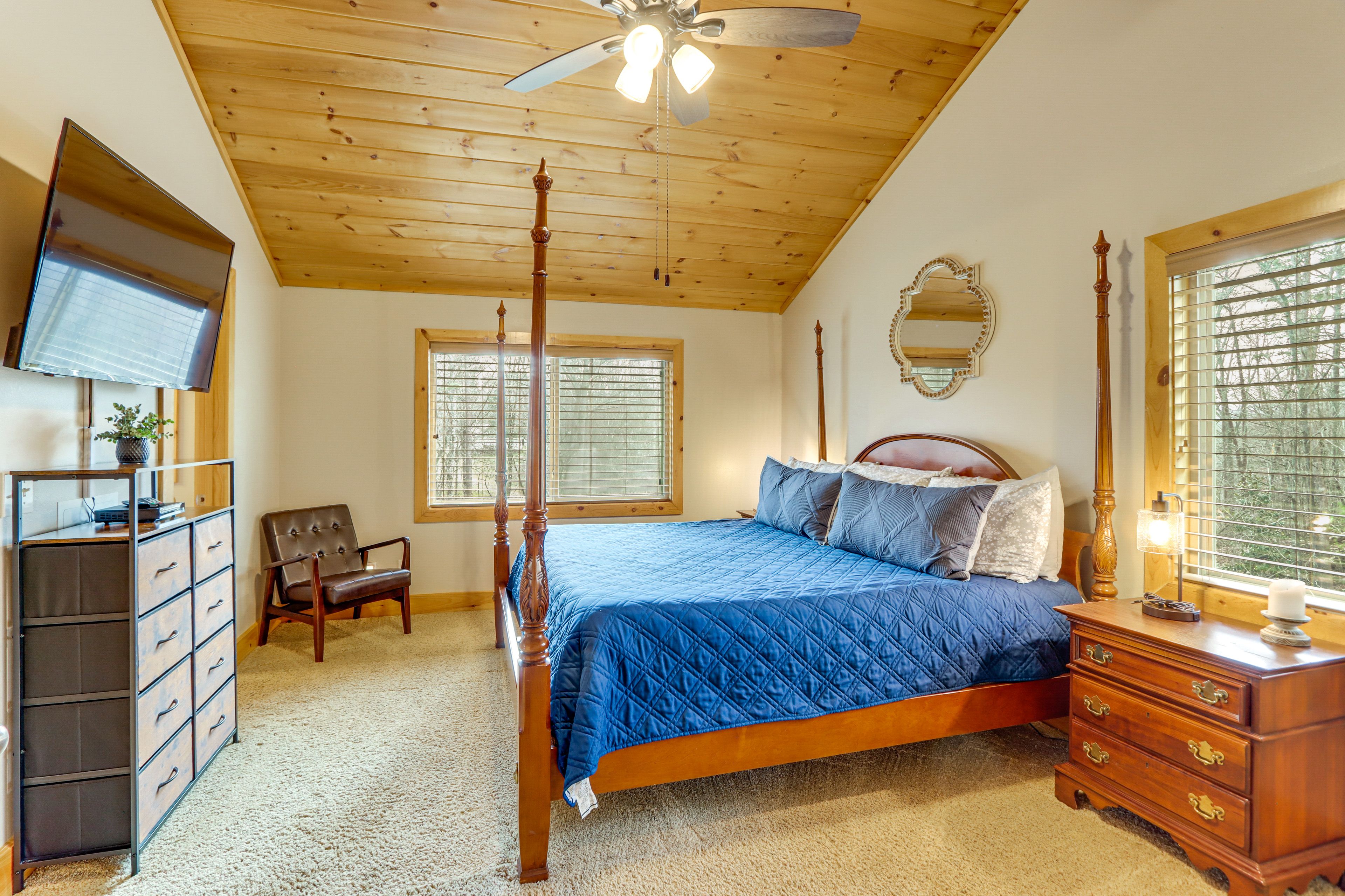 Bedroom 2 | King Bed | Upper Level