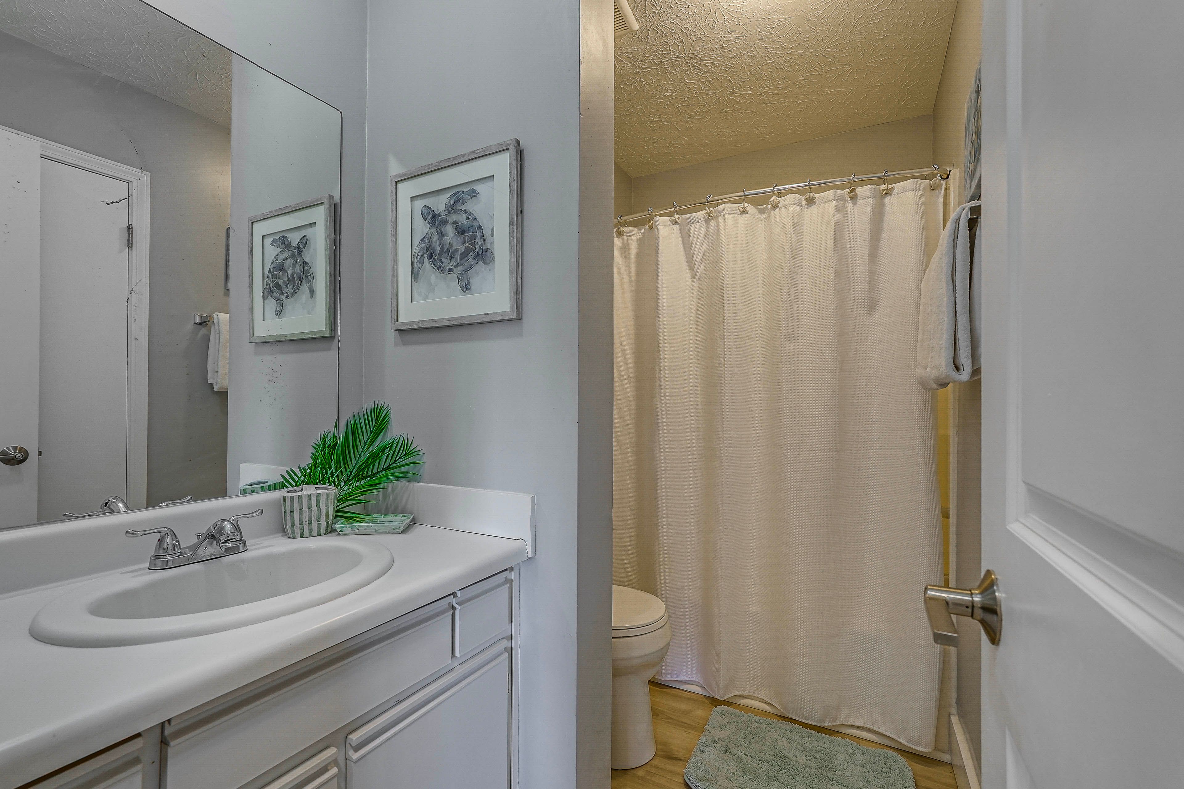 Bathroom | 2nd Floor