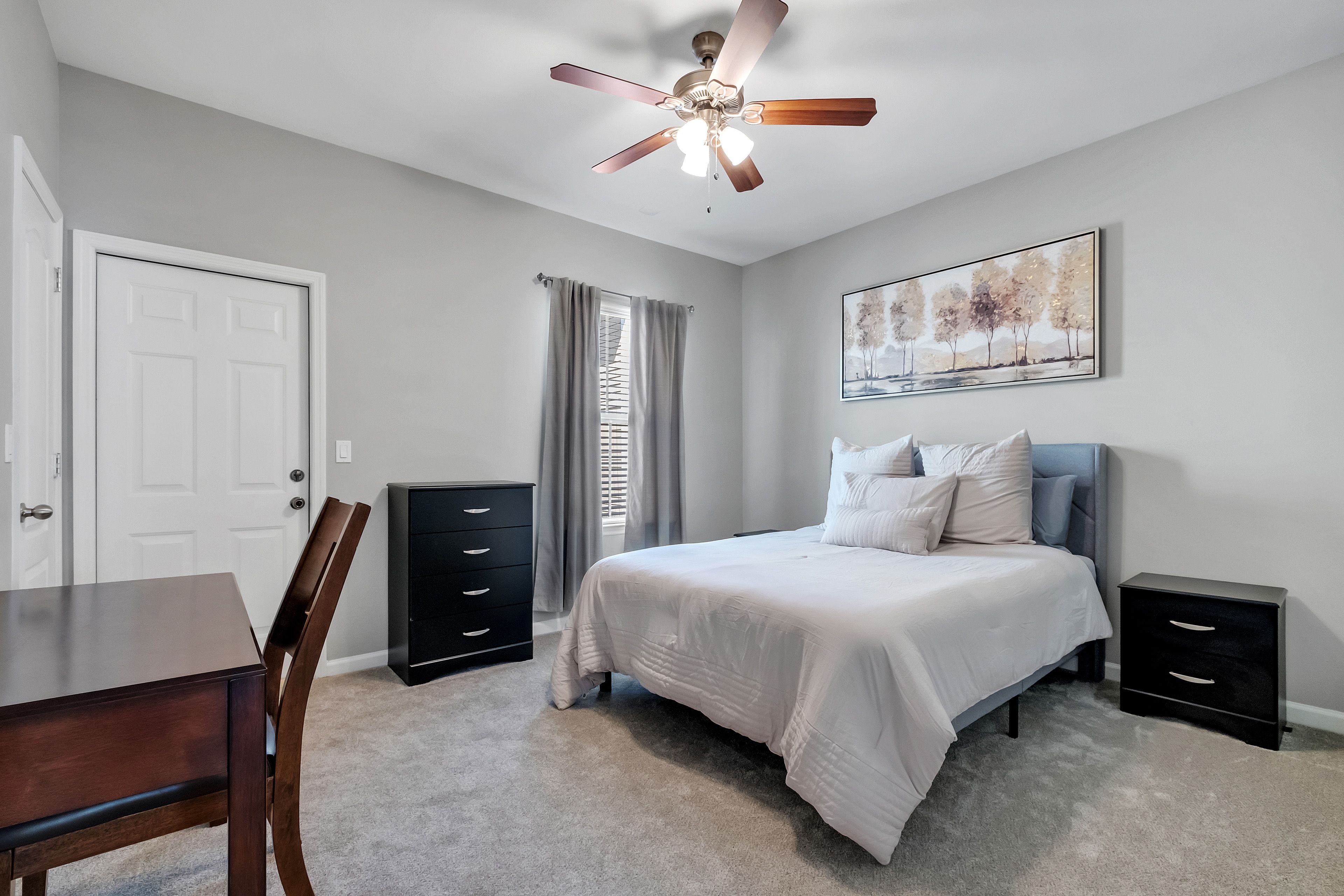 Bedroom 1 | Queen Bed | 1st Floor