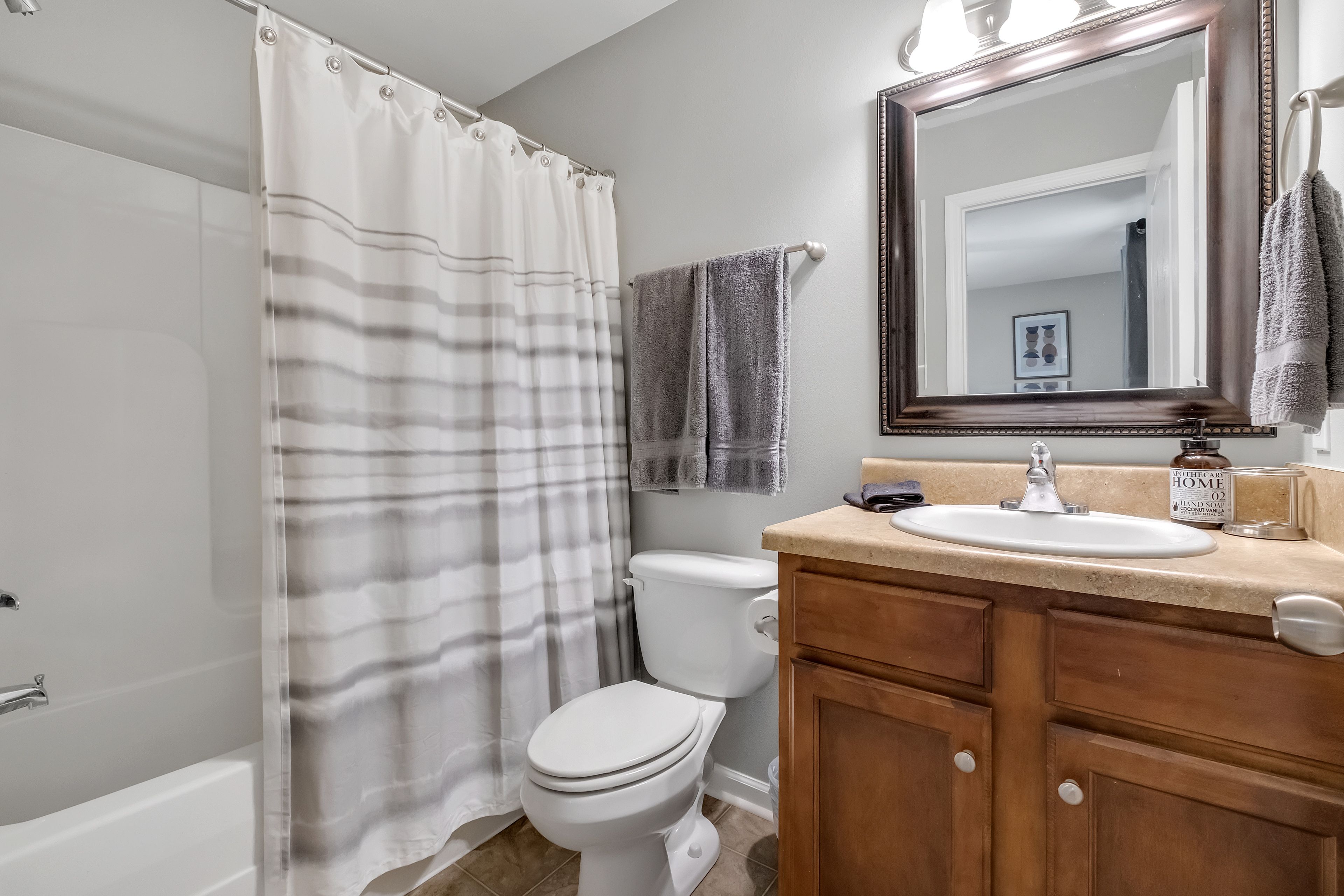 Full Bathroom | 2nd Floor