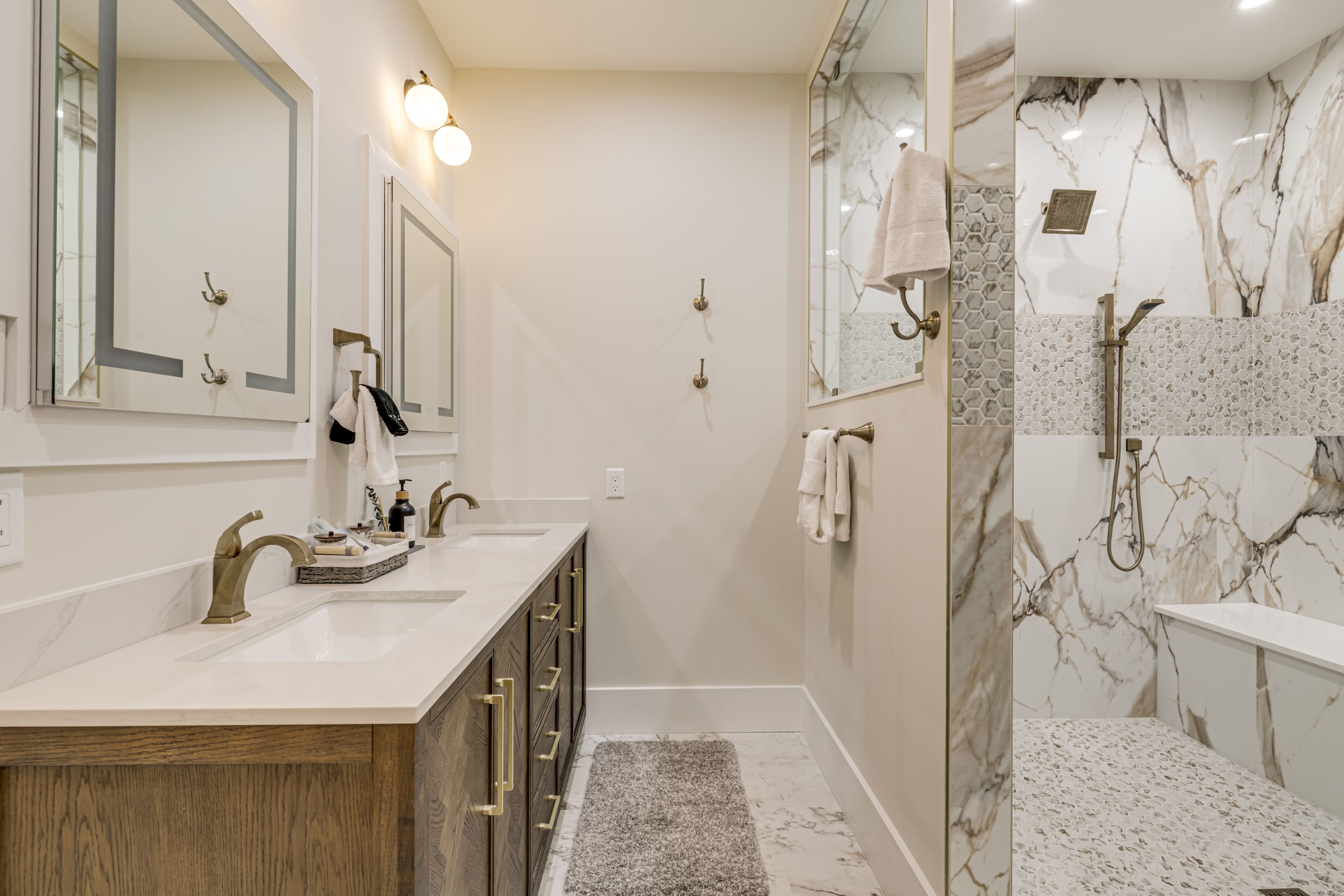 Full Bath | 1st Floor